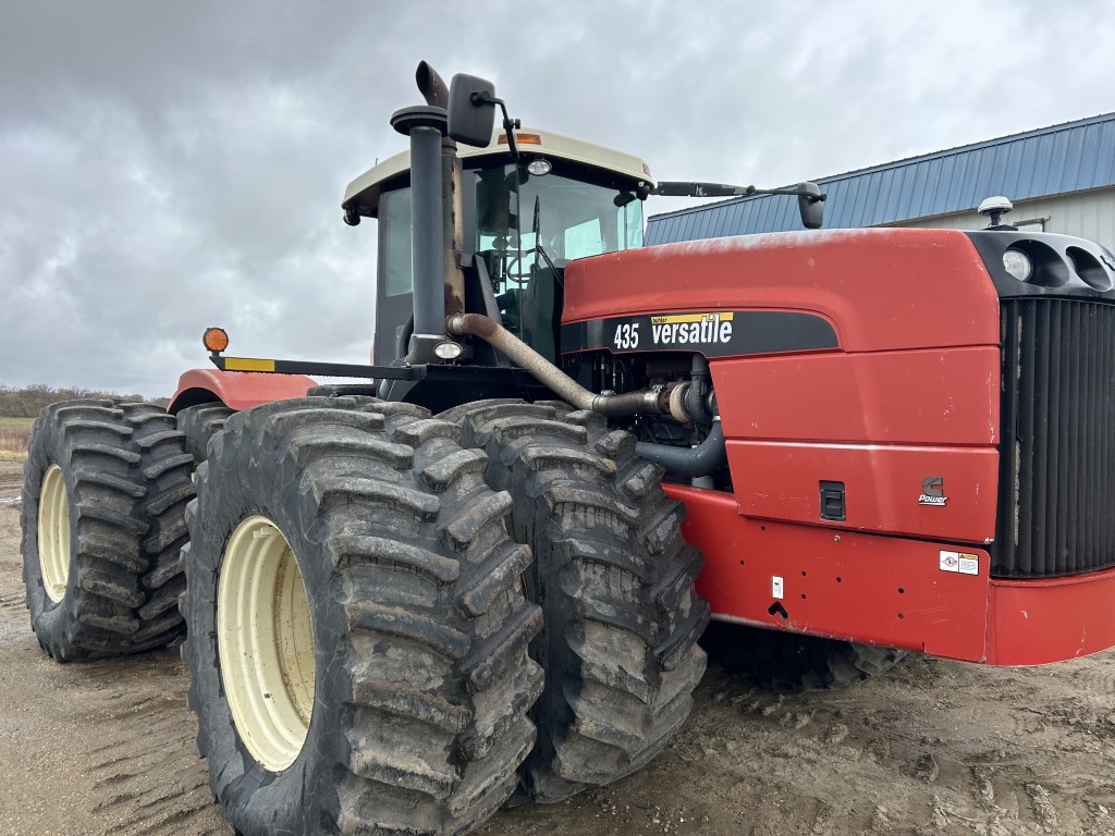 2006 Versatile 435 Tractor 4WD