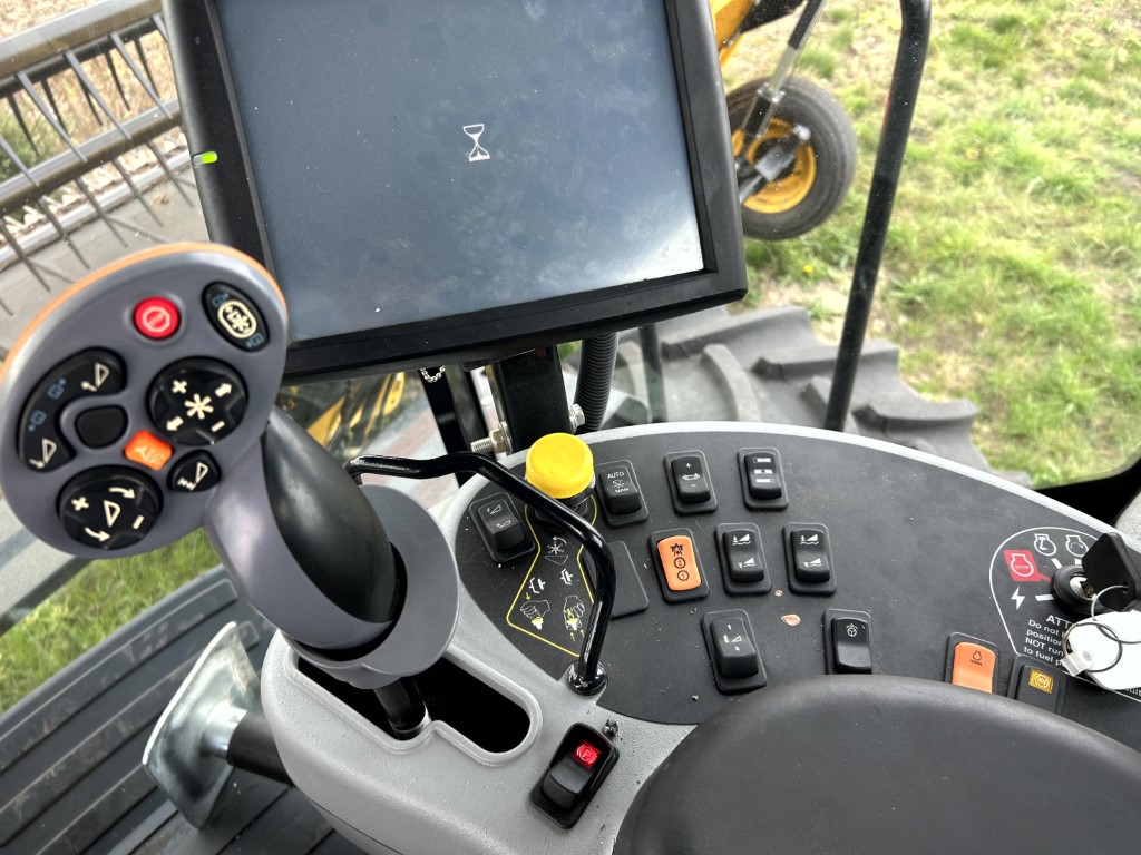 2017 New Holland 160 Windrower