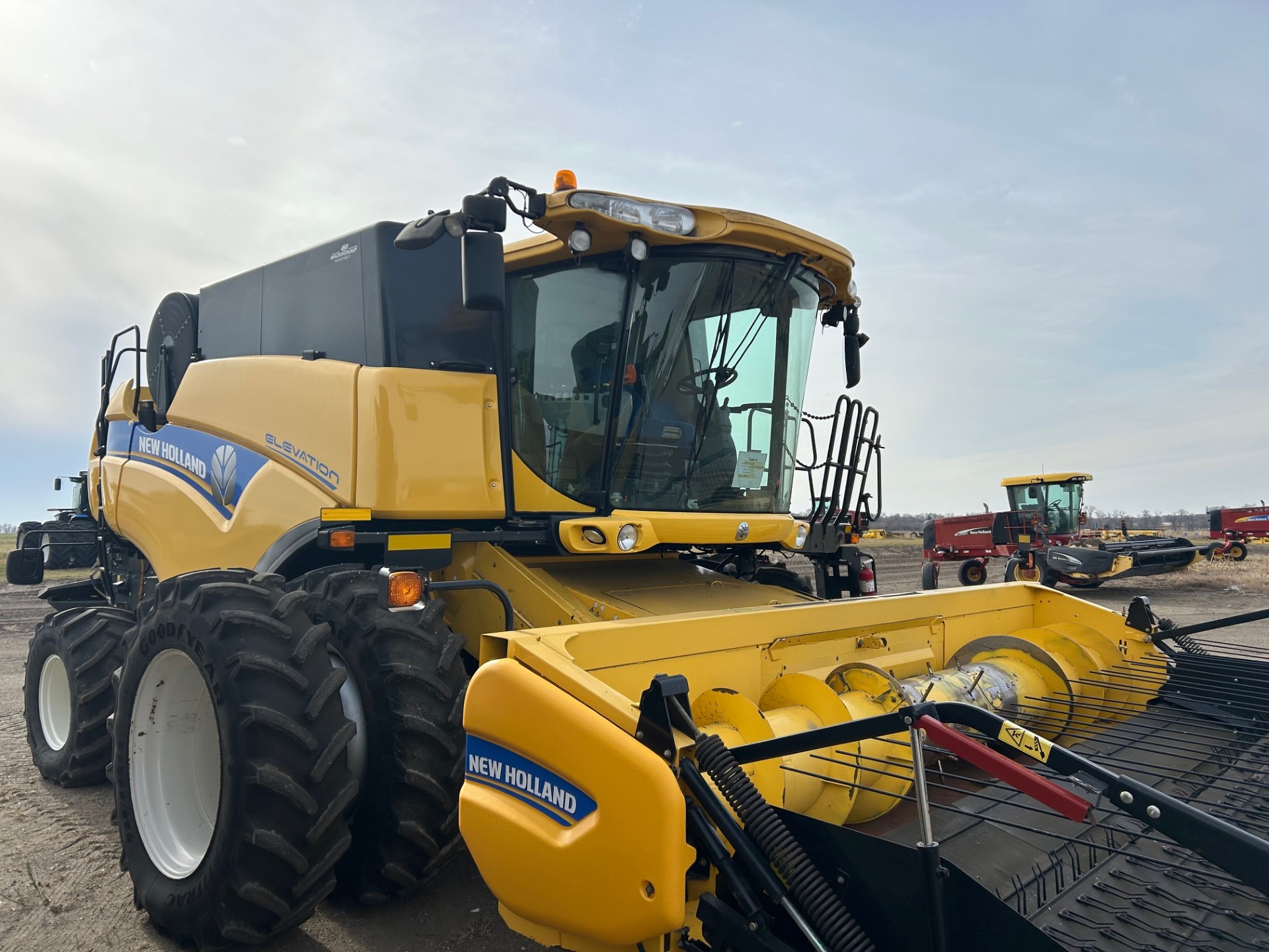 2014 New Holland CX8080 Combine