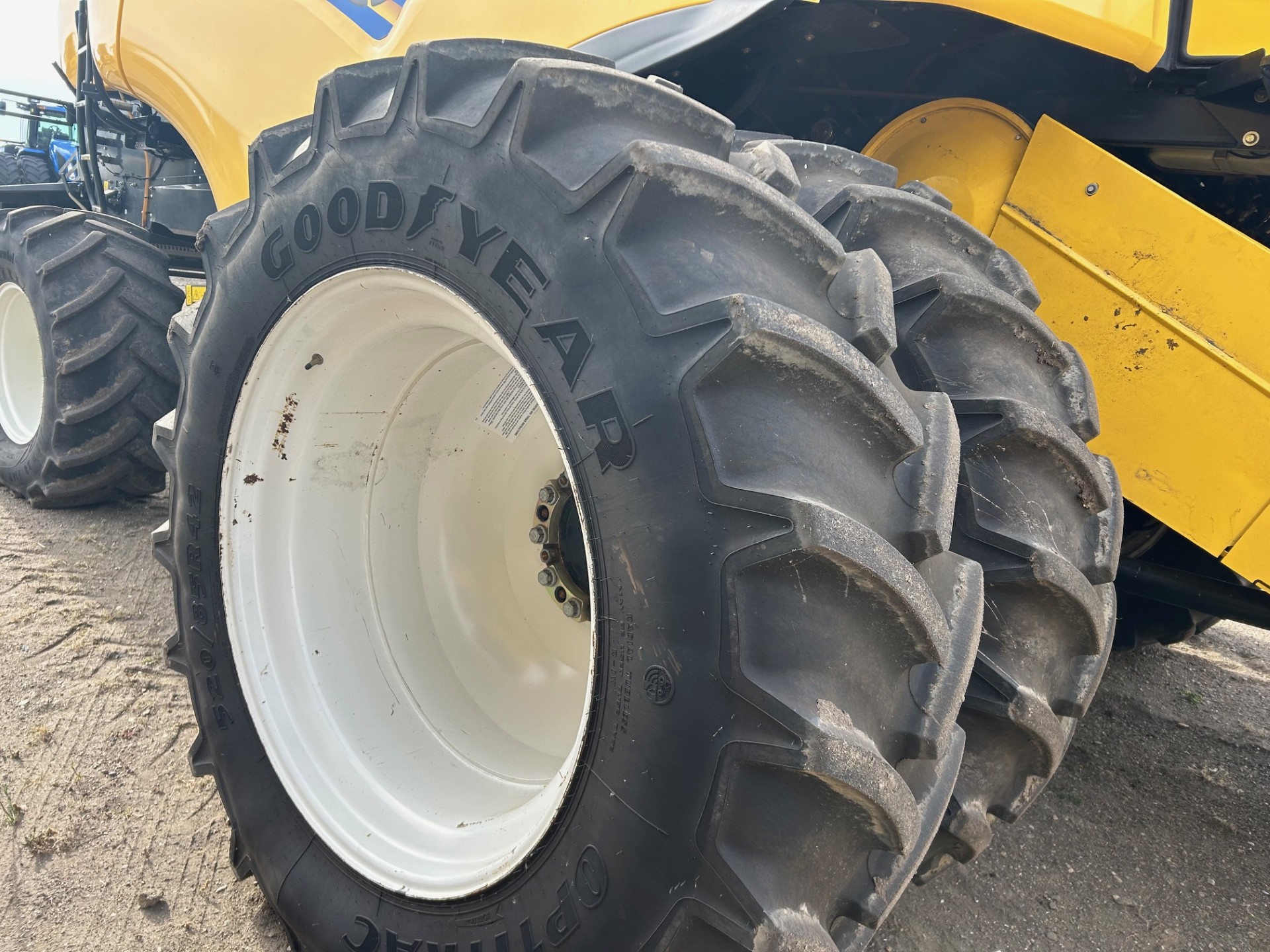 2014 New Holland CX8080 Combine