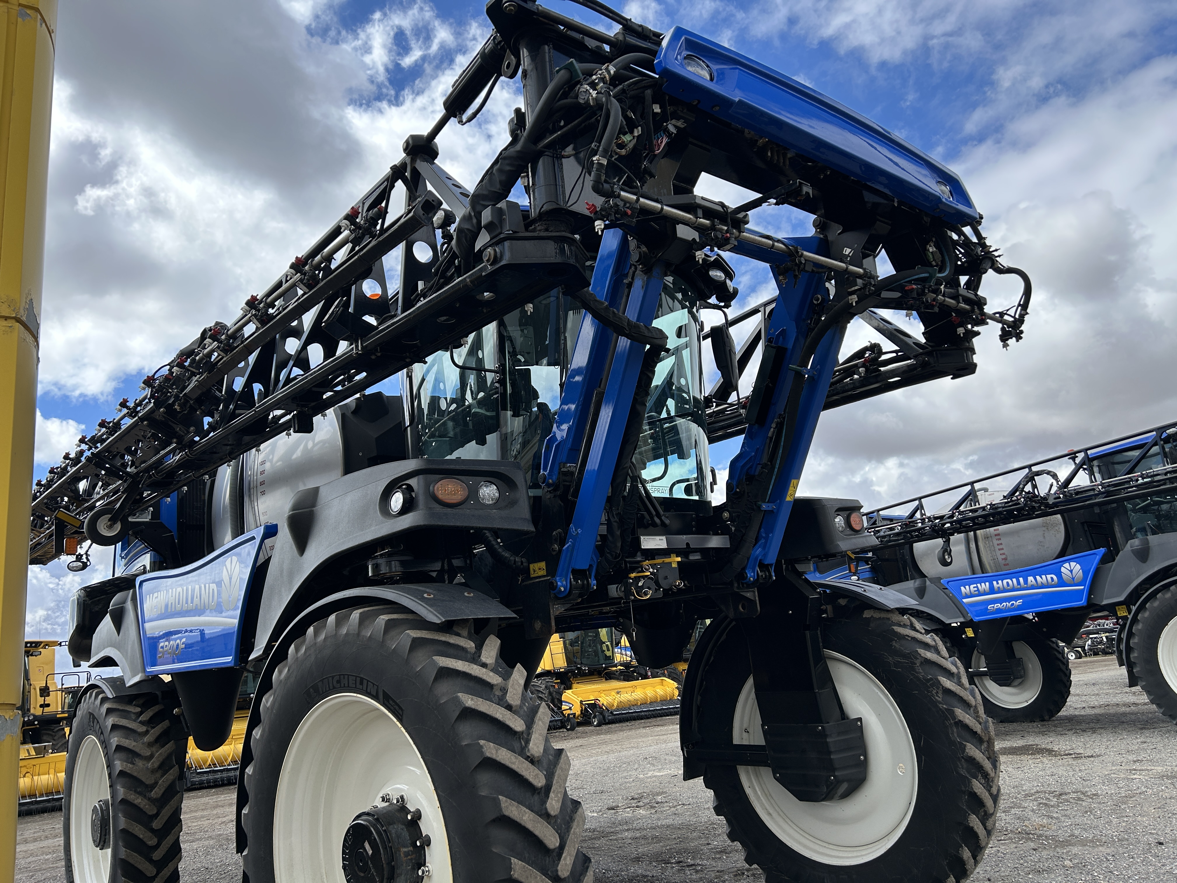 2023 New Holland SP.410F Sprayer/High Clearance