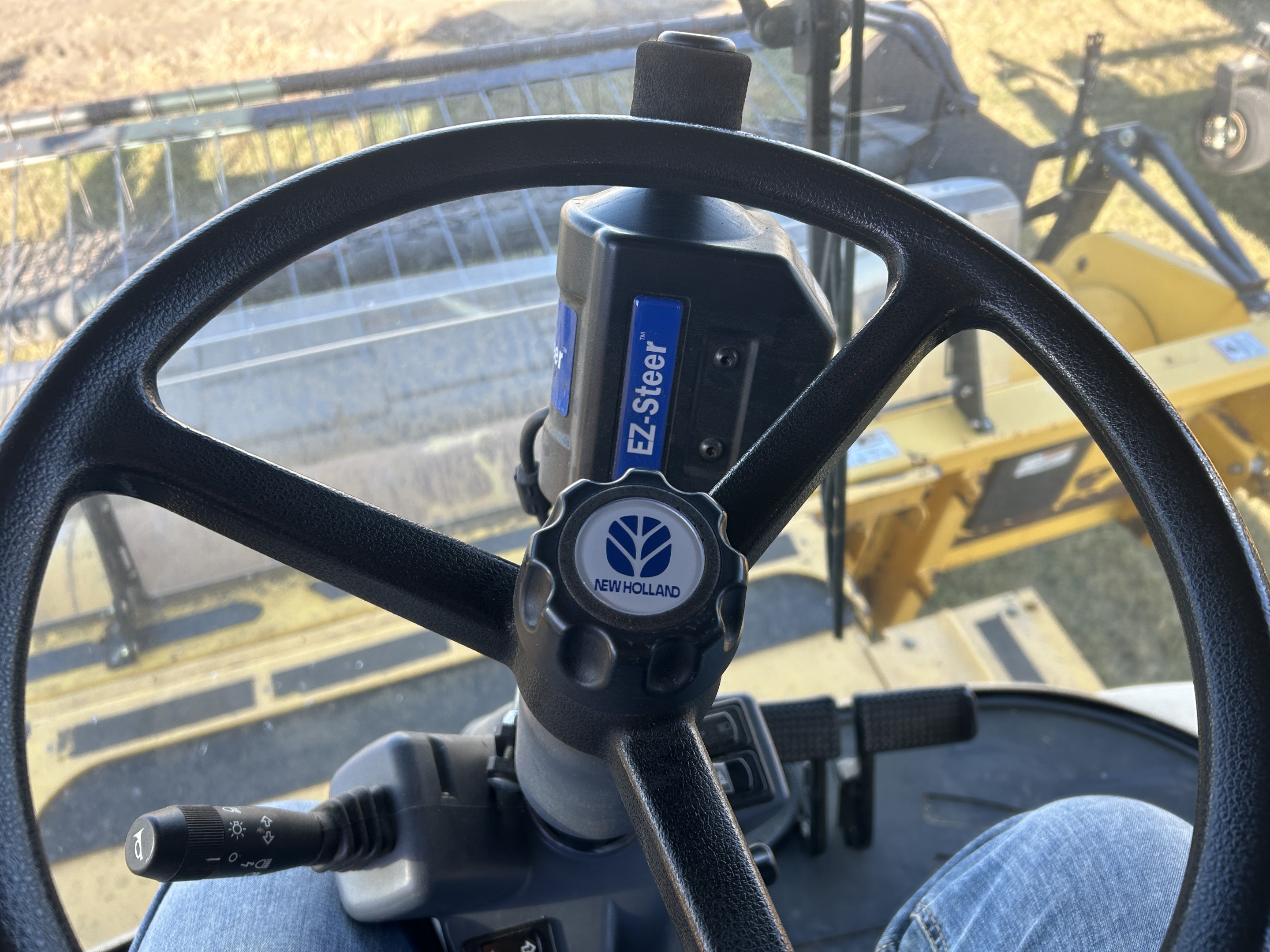 2007 New Holland CR9070 Combine