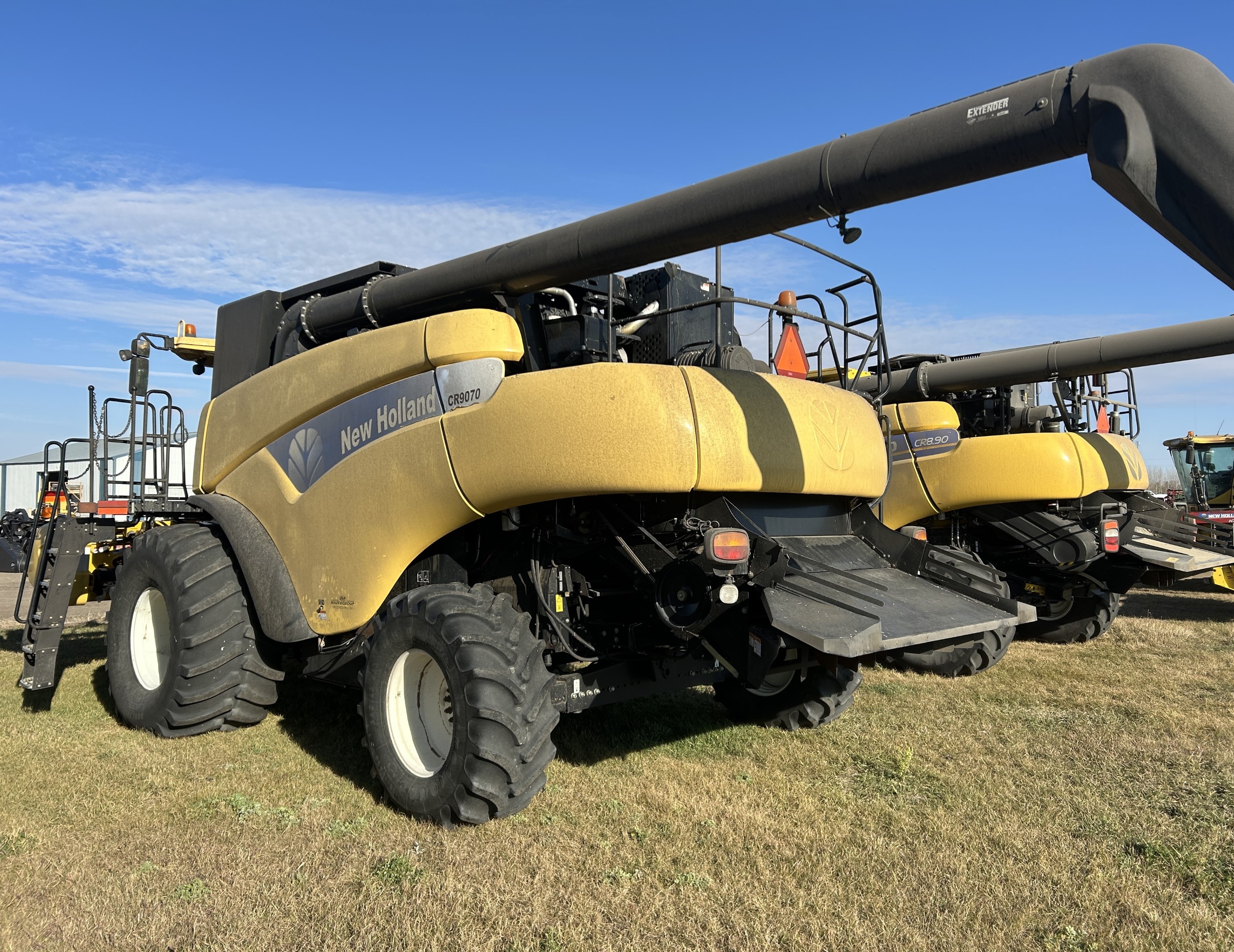 2007 New Holland CR9070 Combine