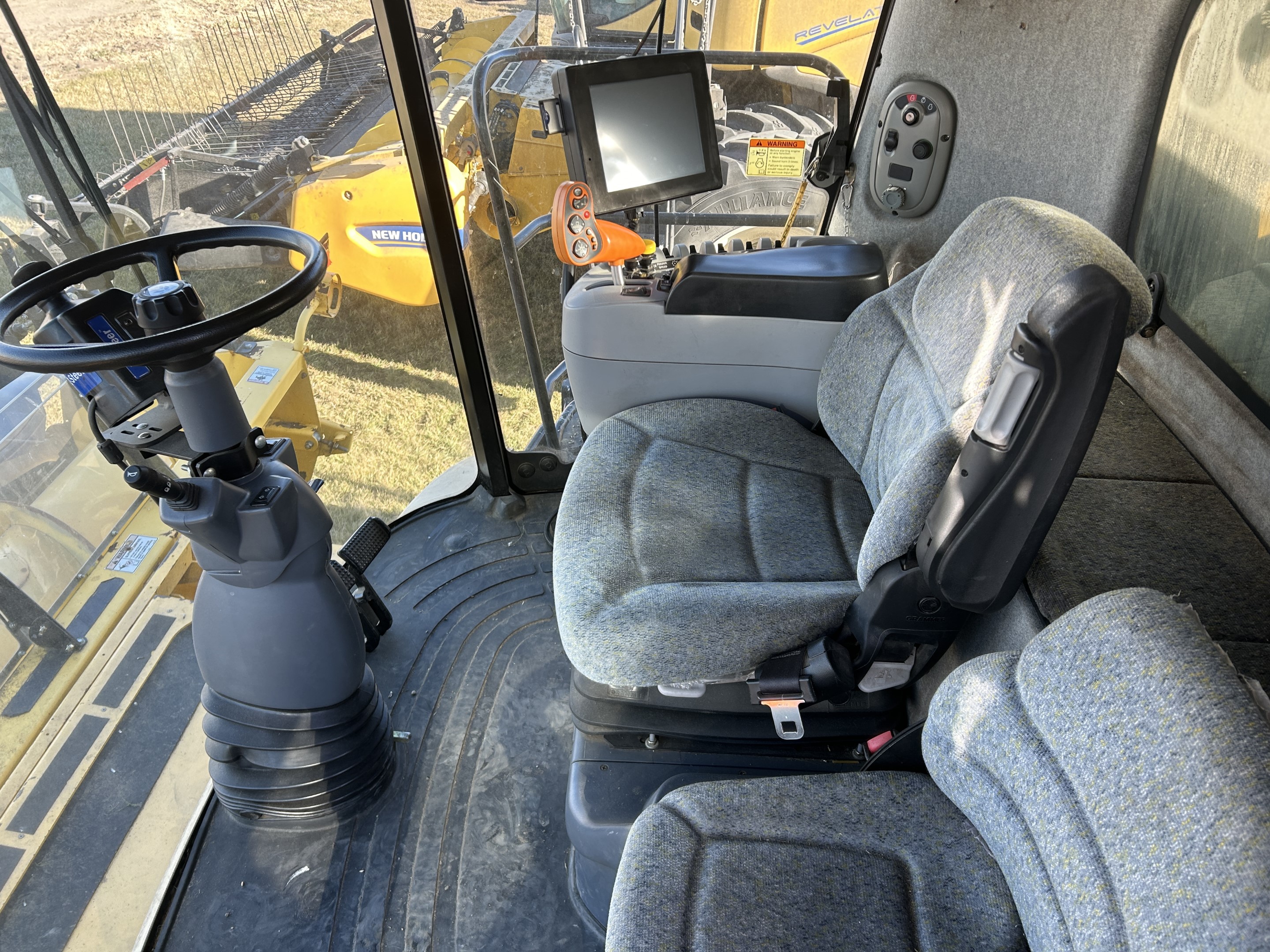 2007 New Holland CR9070 Combine