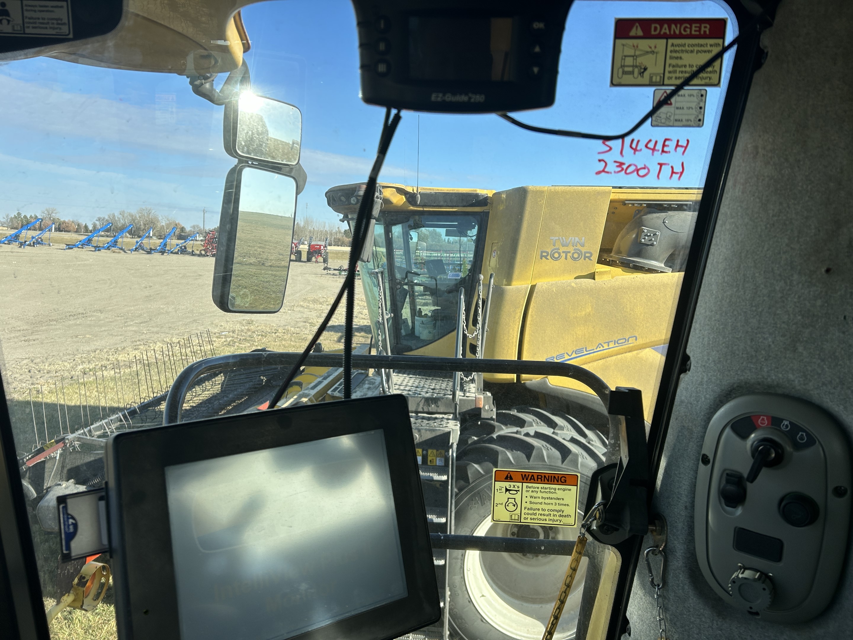 2007 New Holland CR9070 Combine