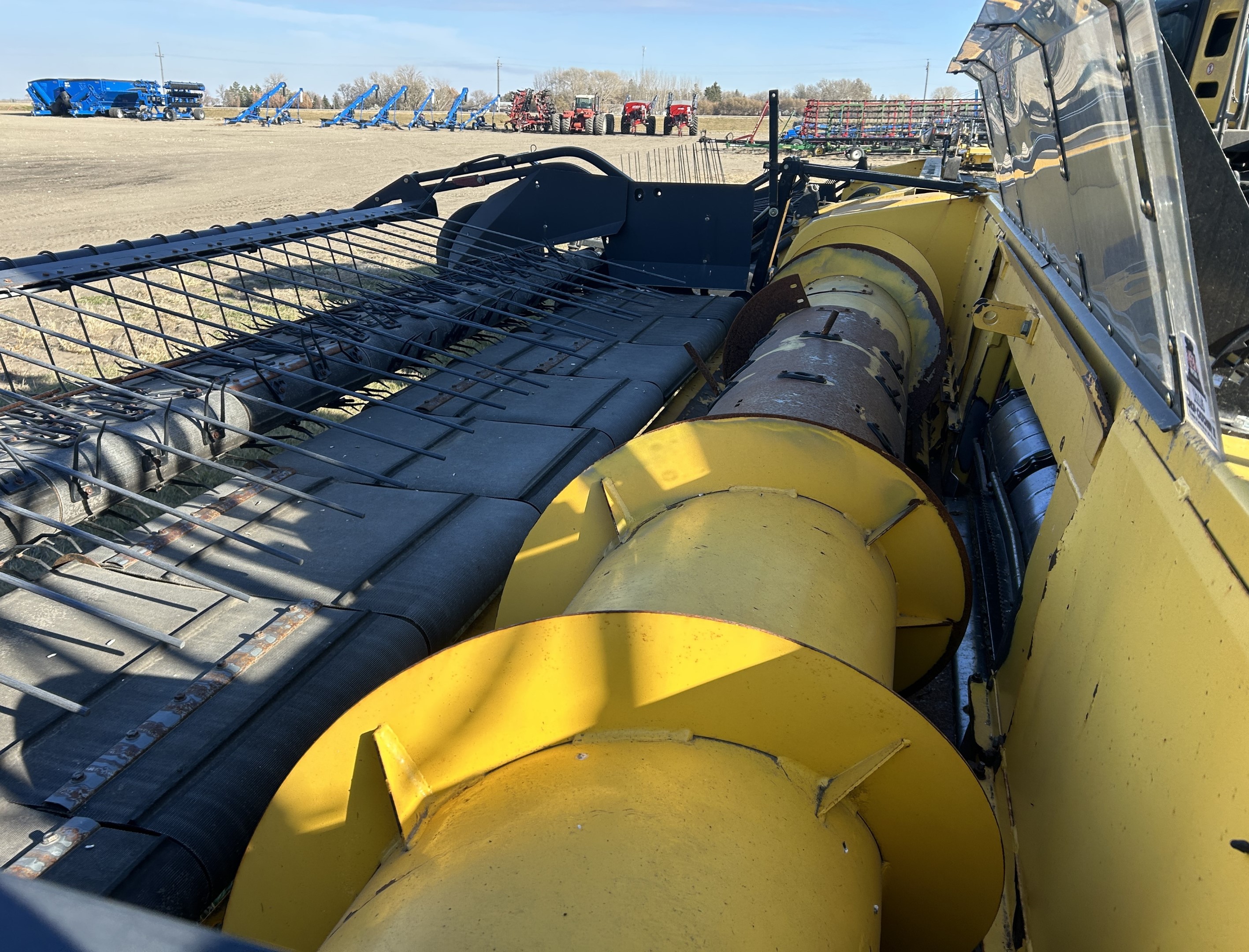 2007 New Holland CR9070 Combine