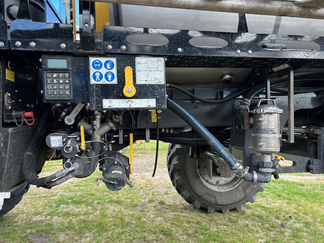 2022 RoGator RG1100C Sprayer/High Clearance