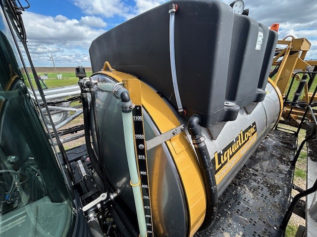 2022 RoGator RG1100C Sprayer/High Clearance