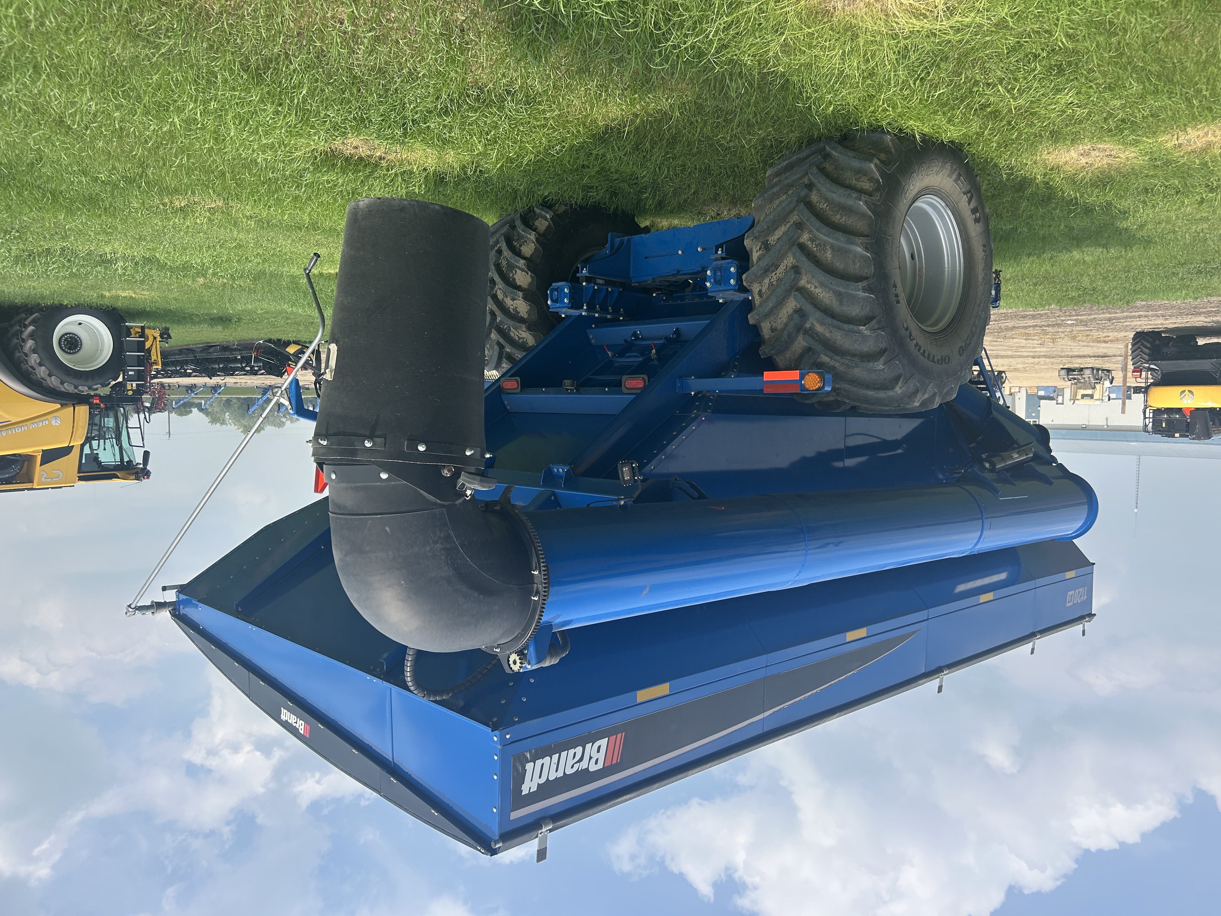2021 Brandt 1120XT Grain Cart