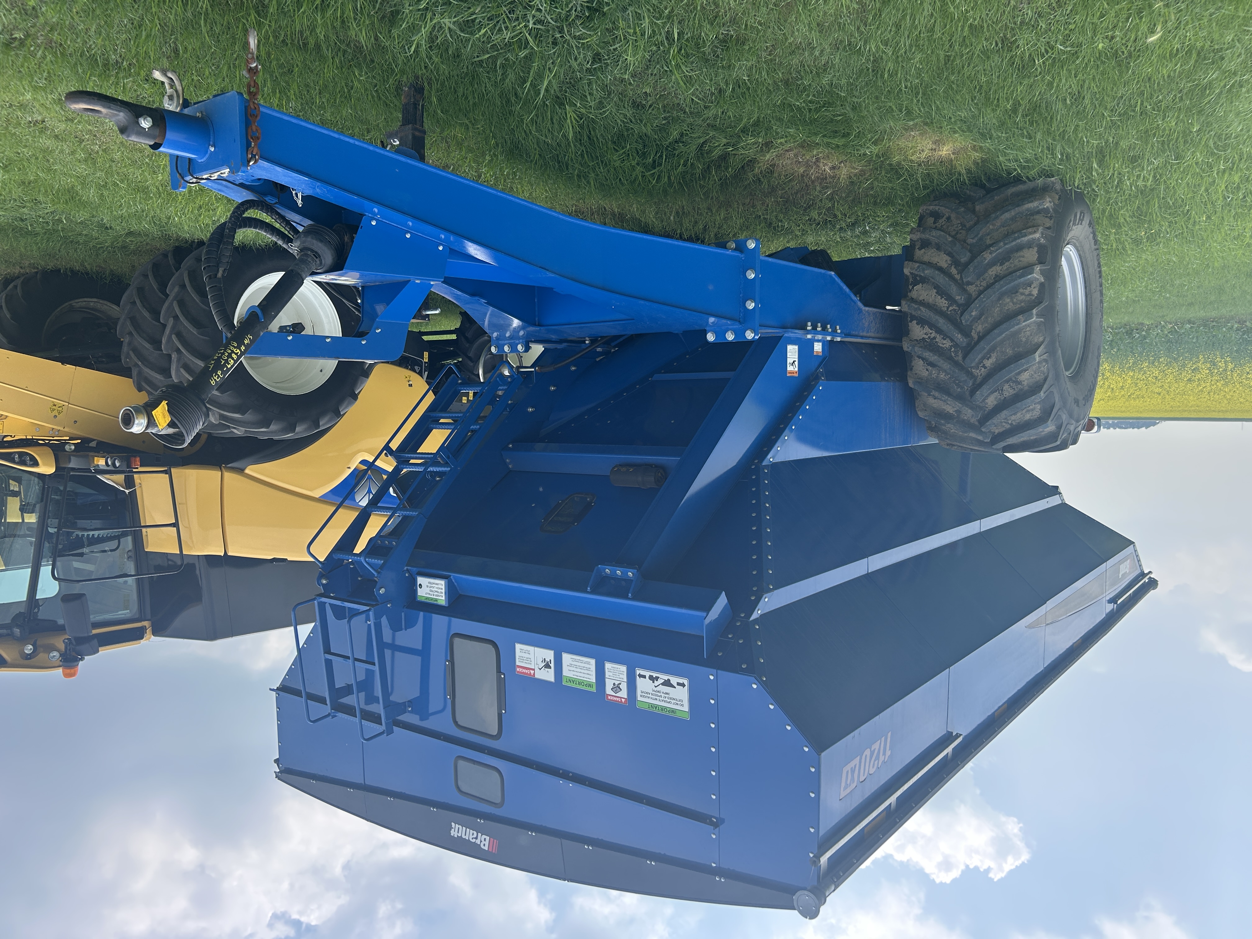 2021 Brandt 1120XT Grain Cart