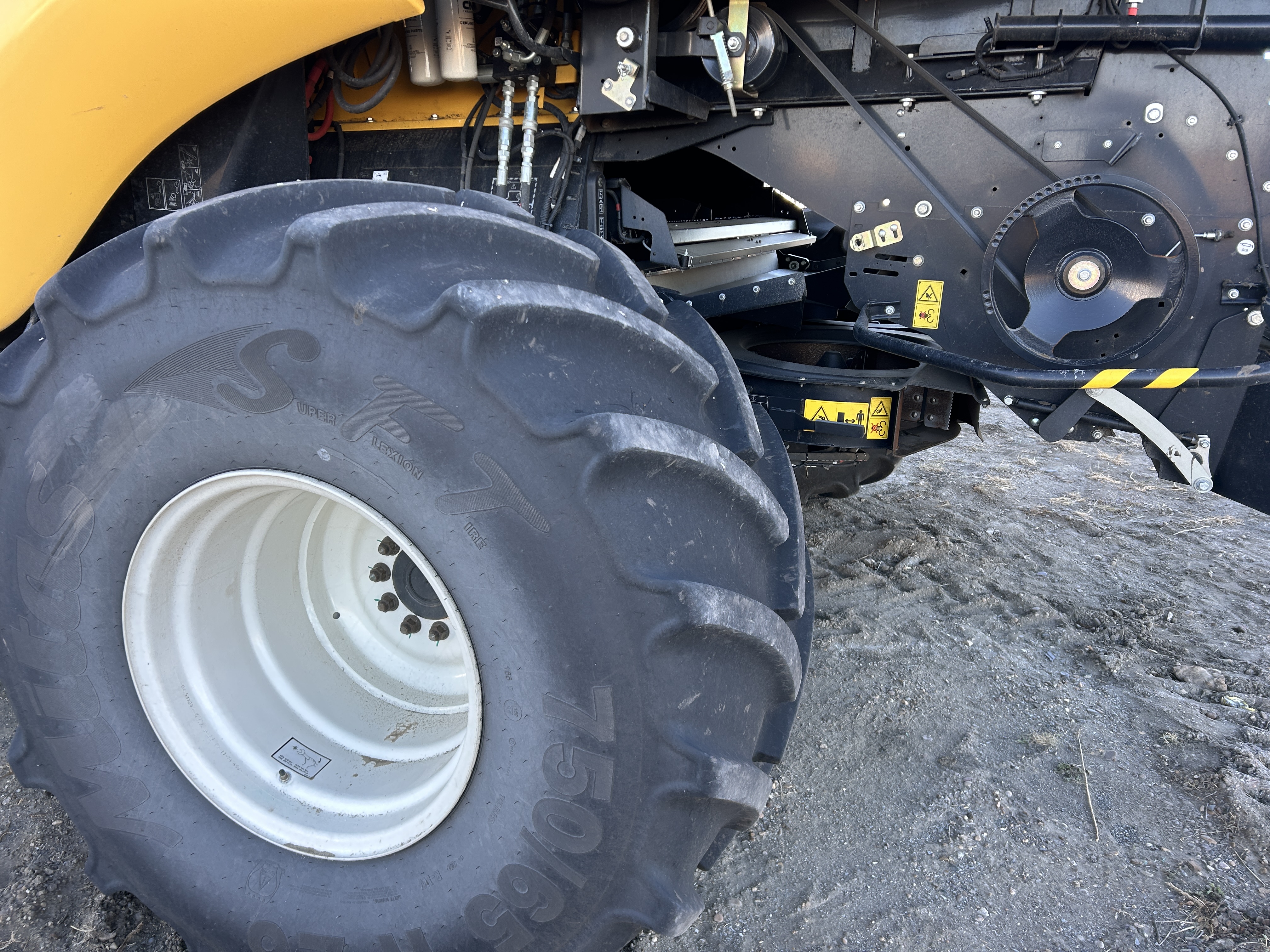 2023 New Holland CR9.90Z Combine