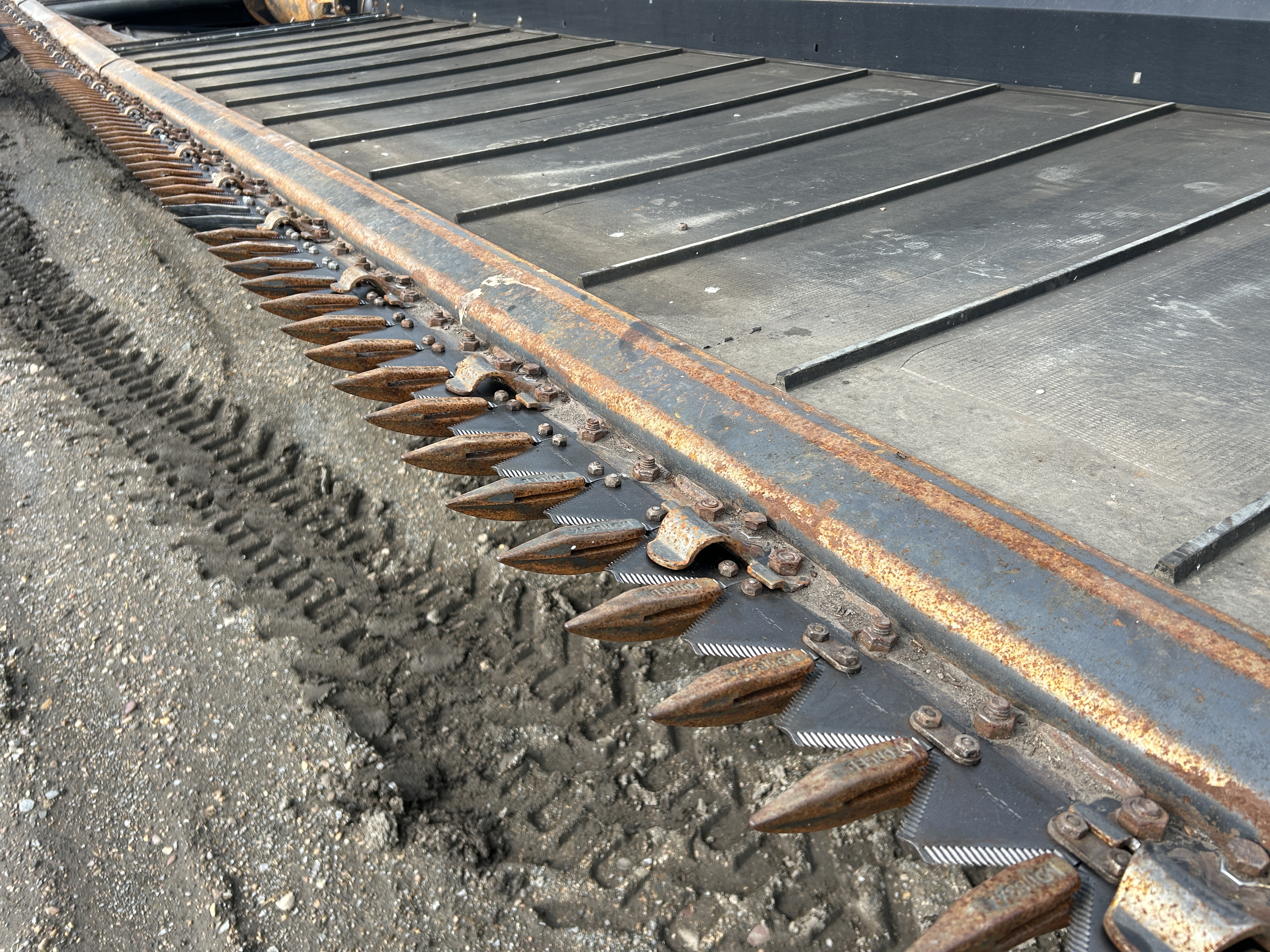 2021 MacDon FD240 Header Draper Flex