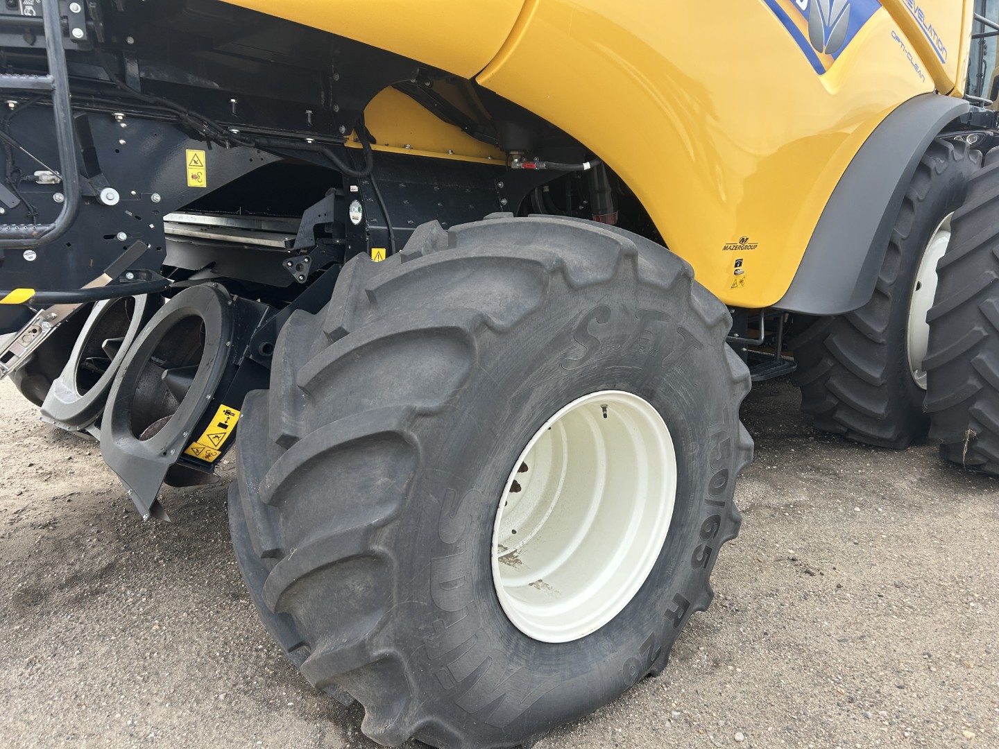 2021 New Holland CR9.90Z Combine