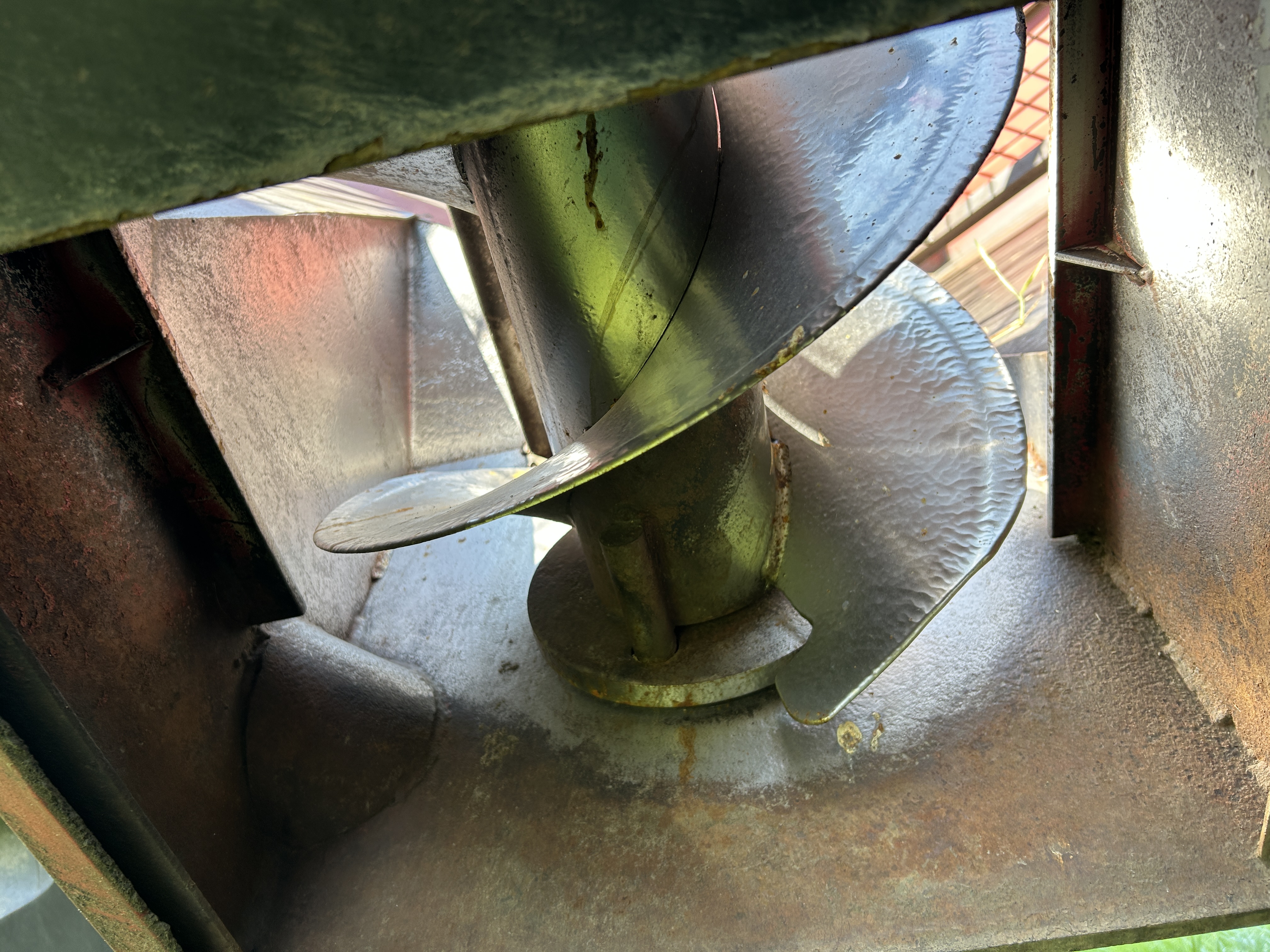 2005 Unverferth 8250 Grain Cart