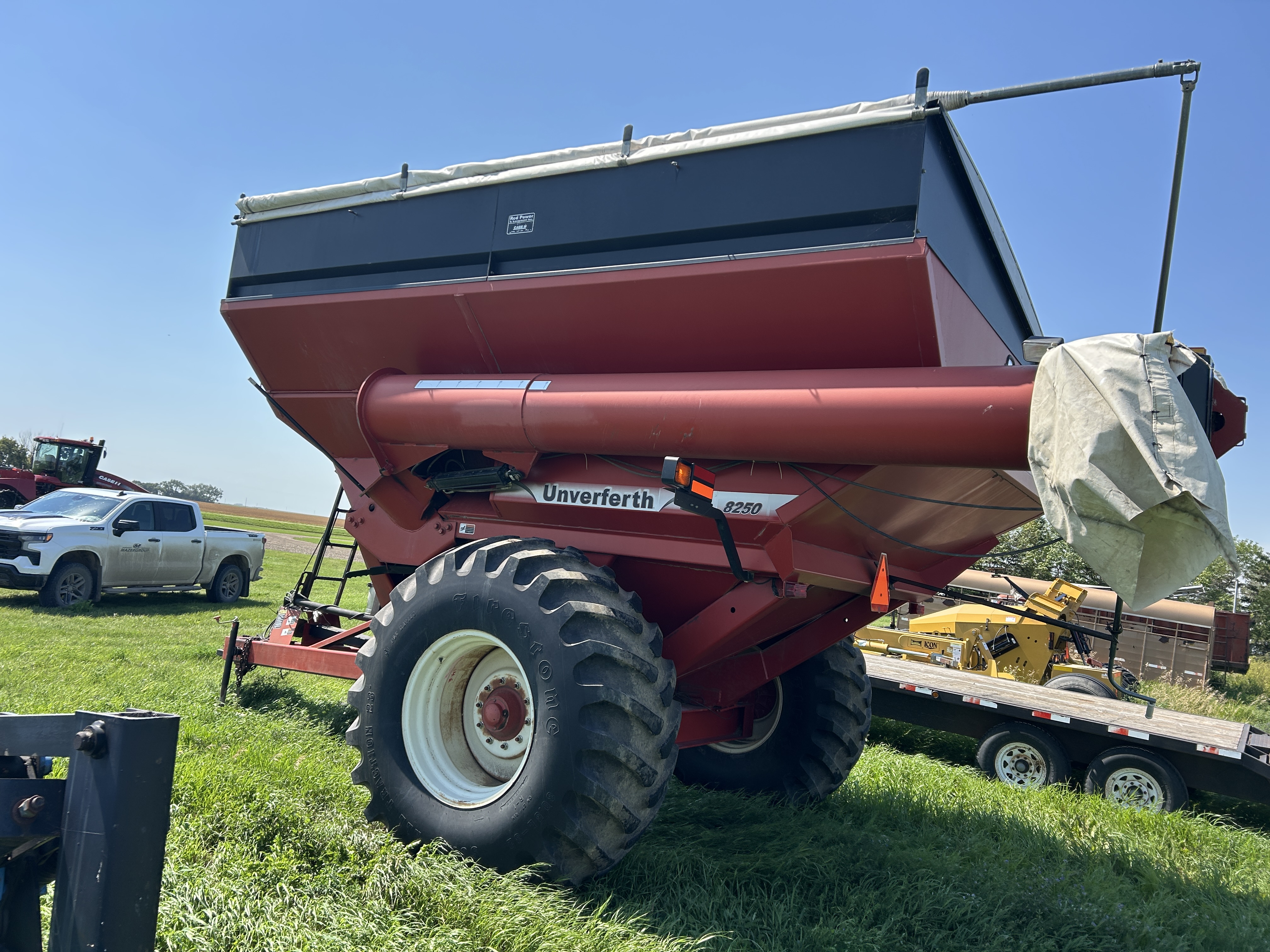 2005 Unverferth 8250 Grain Cart