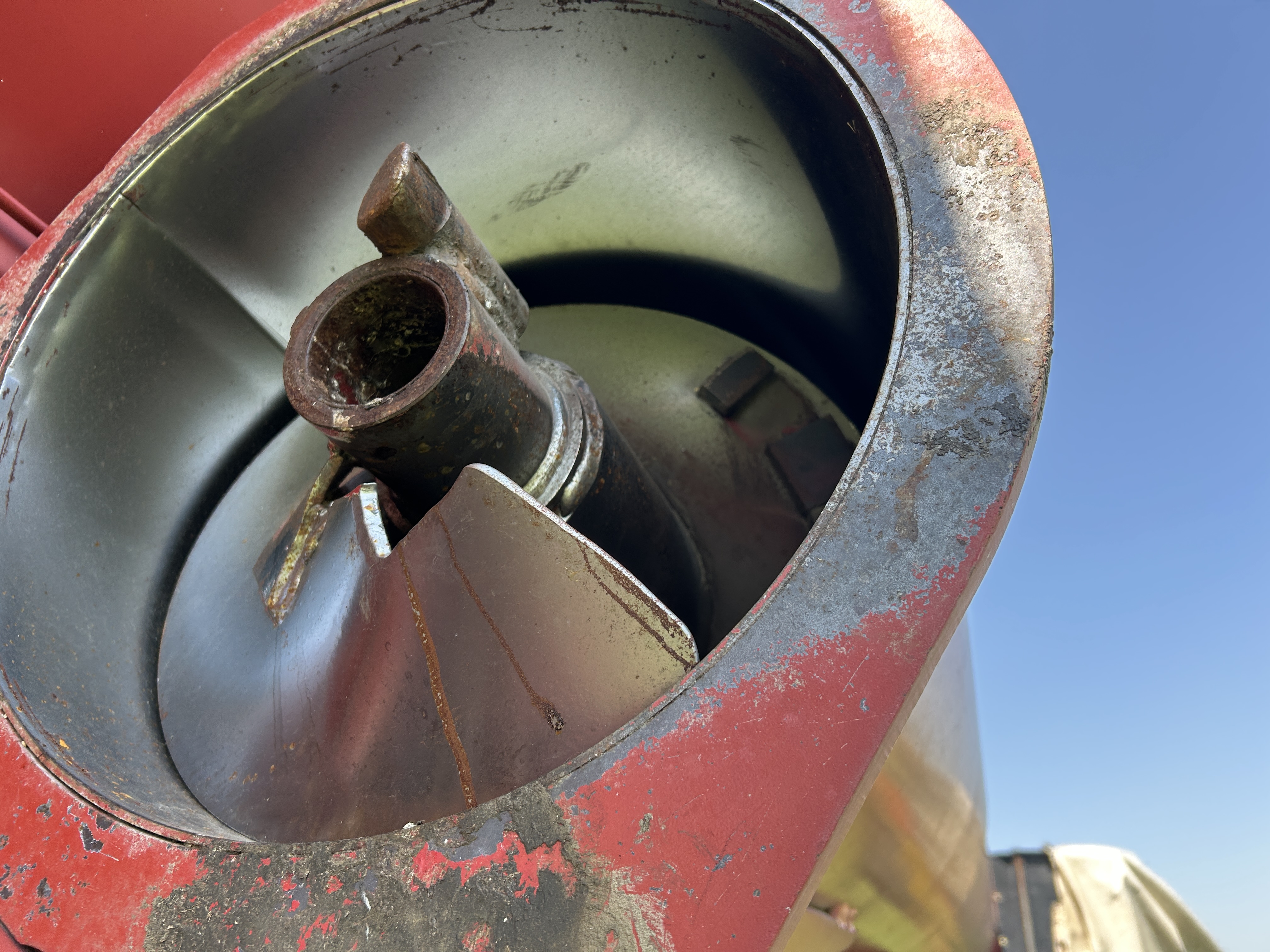 2005 Unverferth 8250 Grain Cart