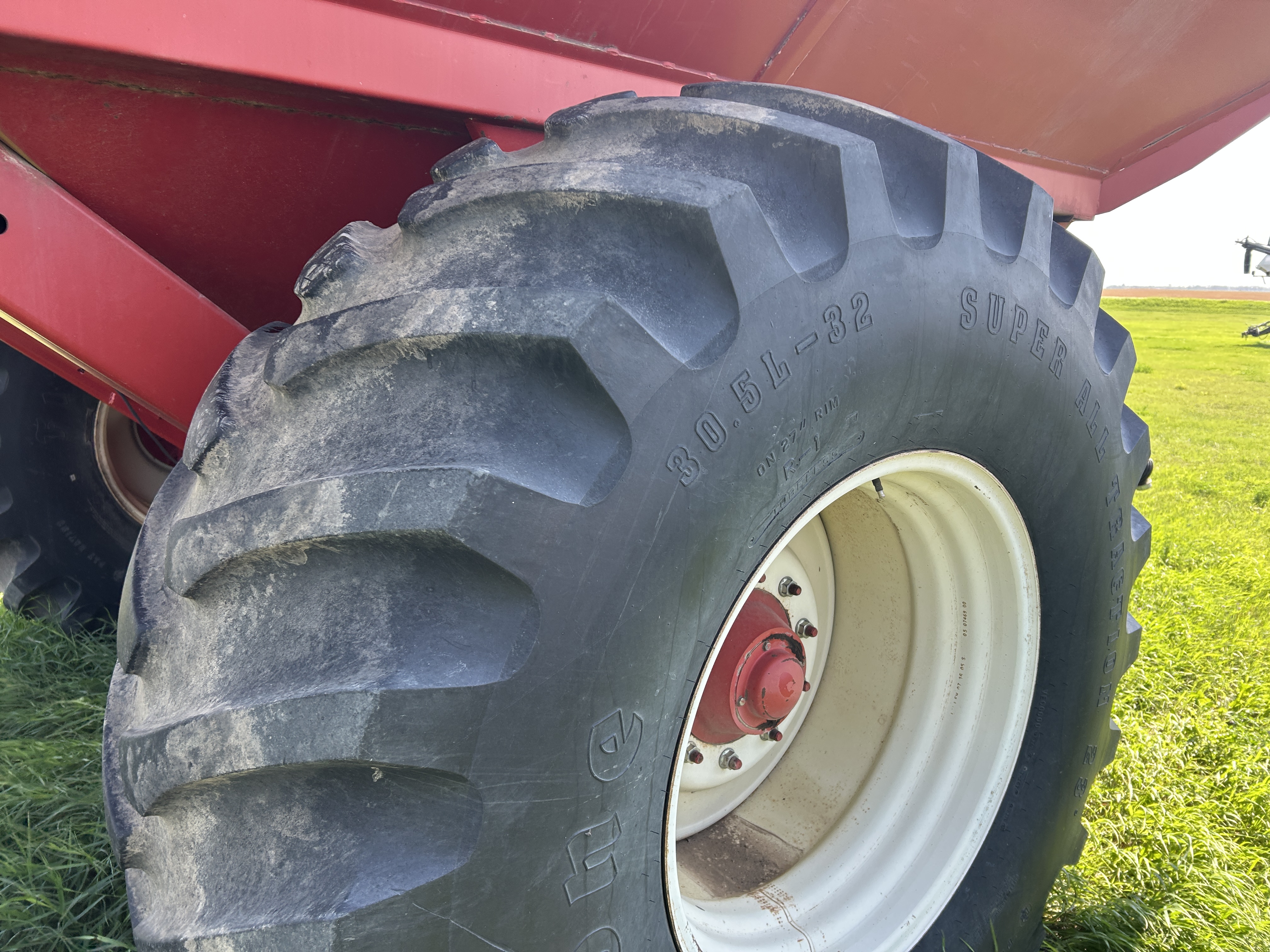 2005 Unverferth 8250 Grain Cart