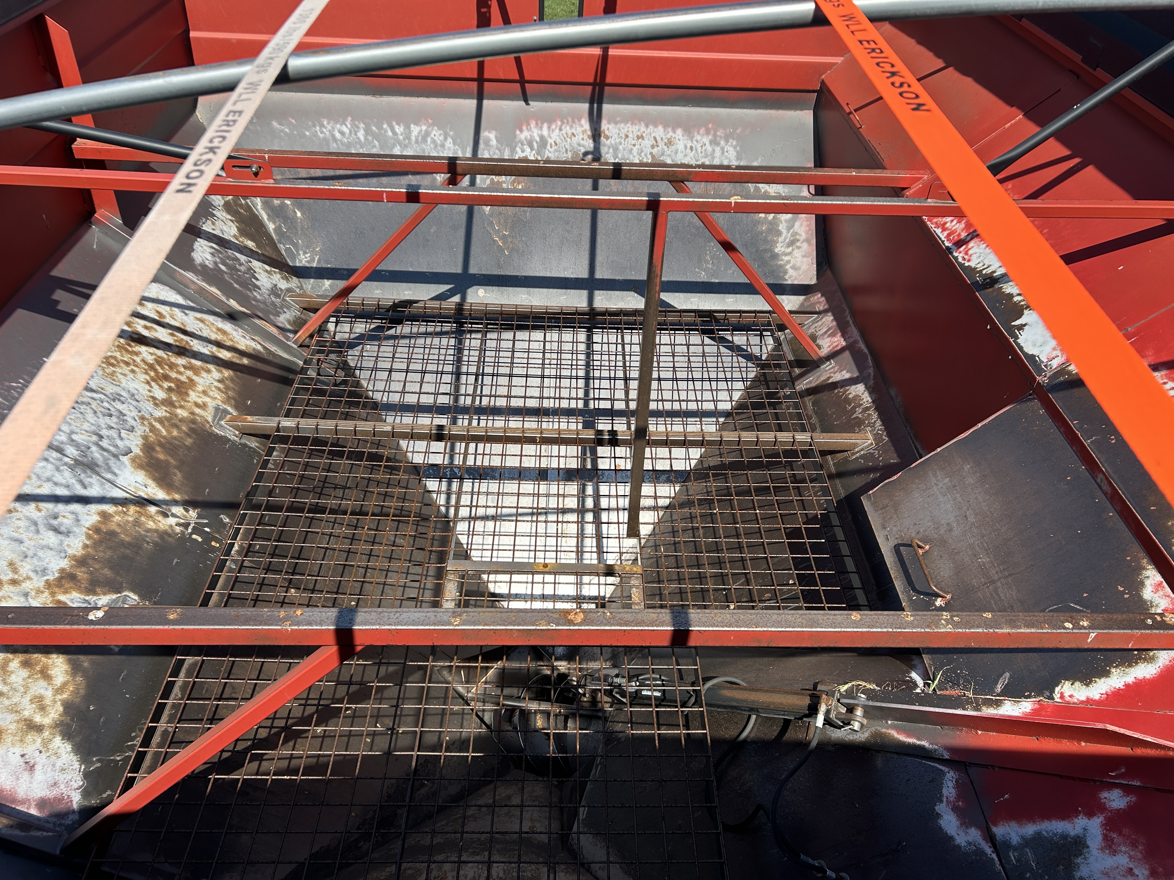 2005 Unverferth 8250 Grain Cart