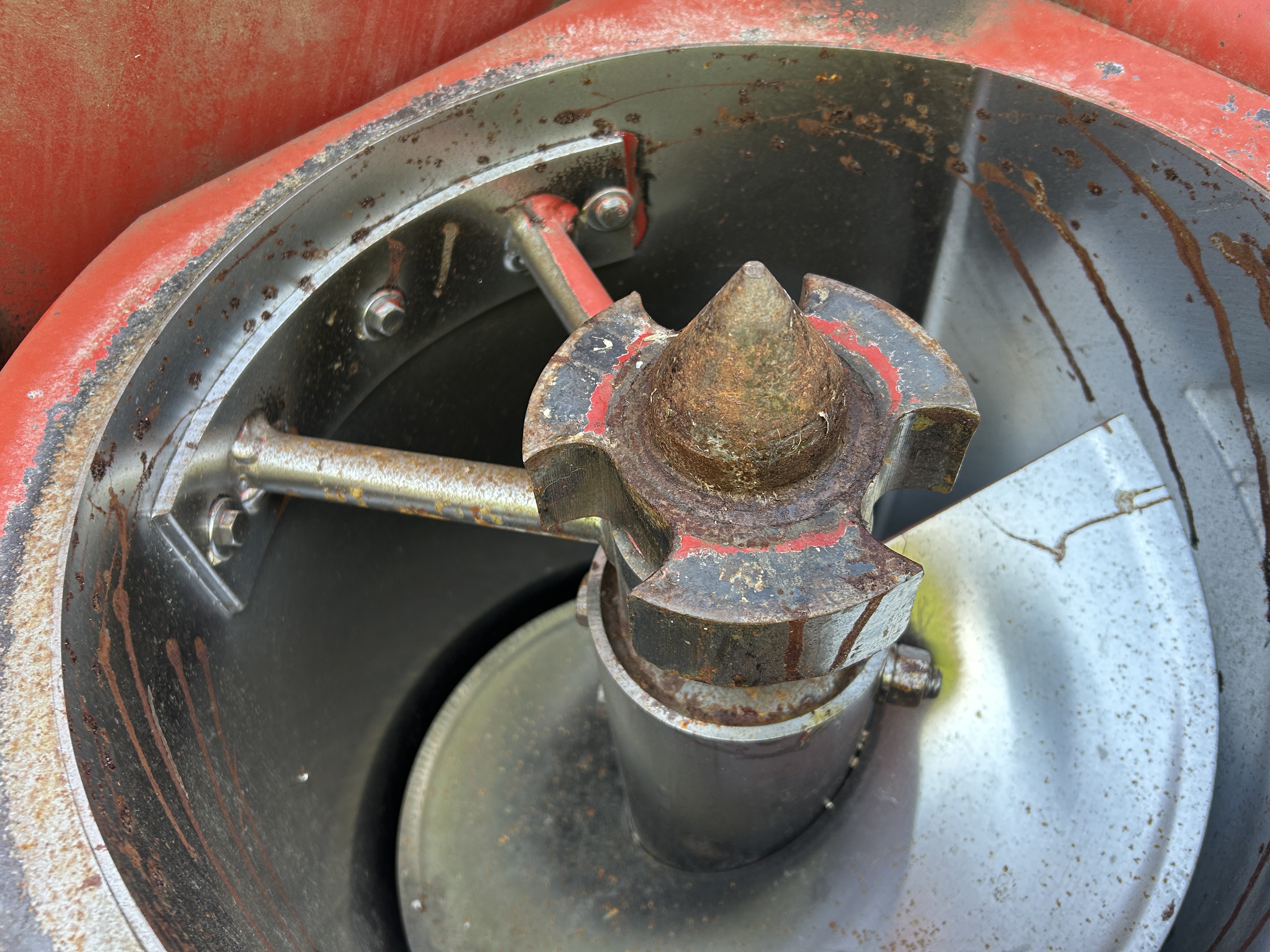 2005 Unverferth 8250 Grain Cart