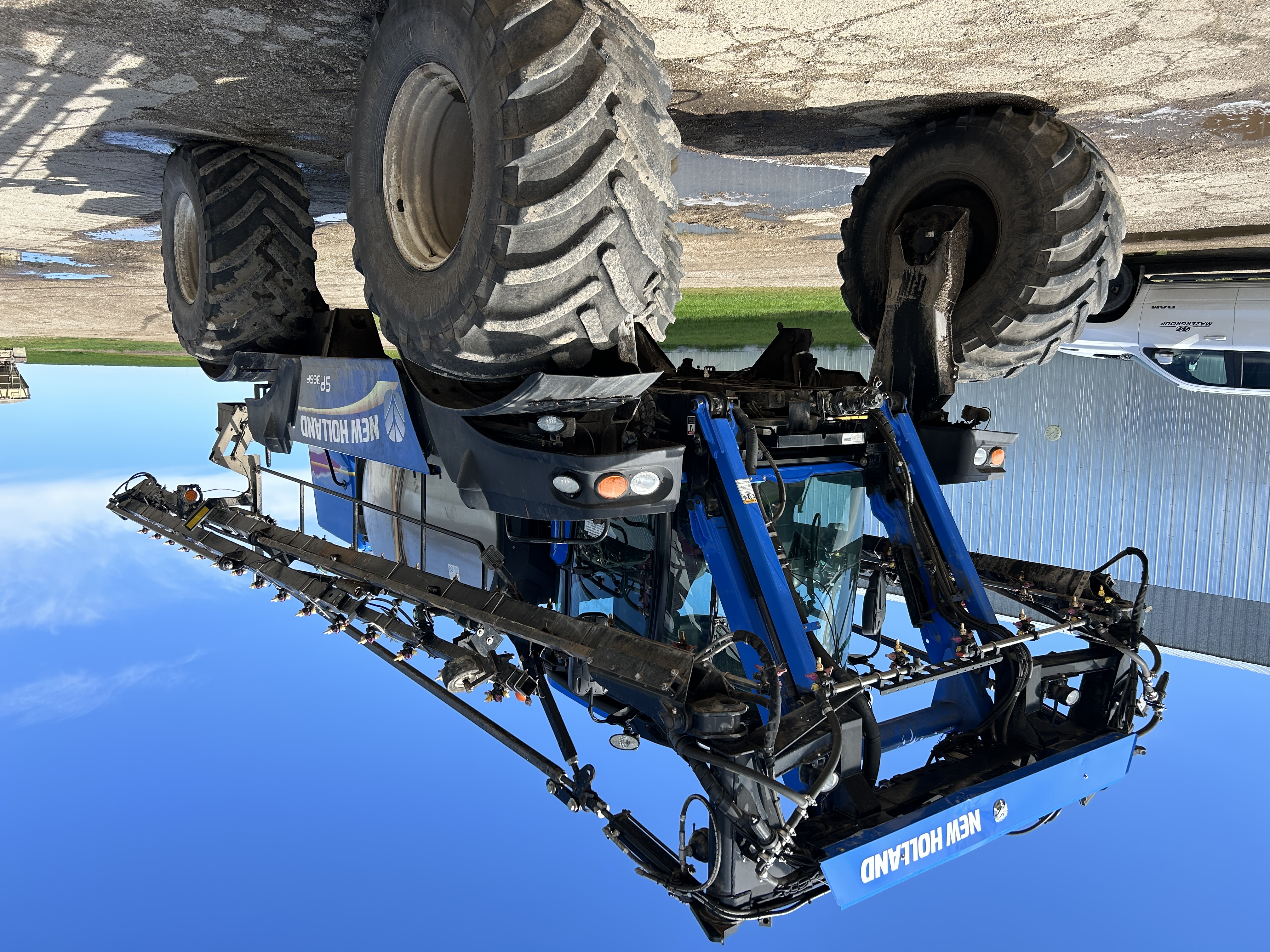 2014 New Holland SP.365F Sprayer/High Clearance