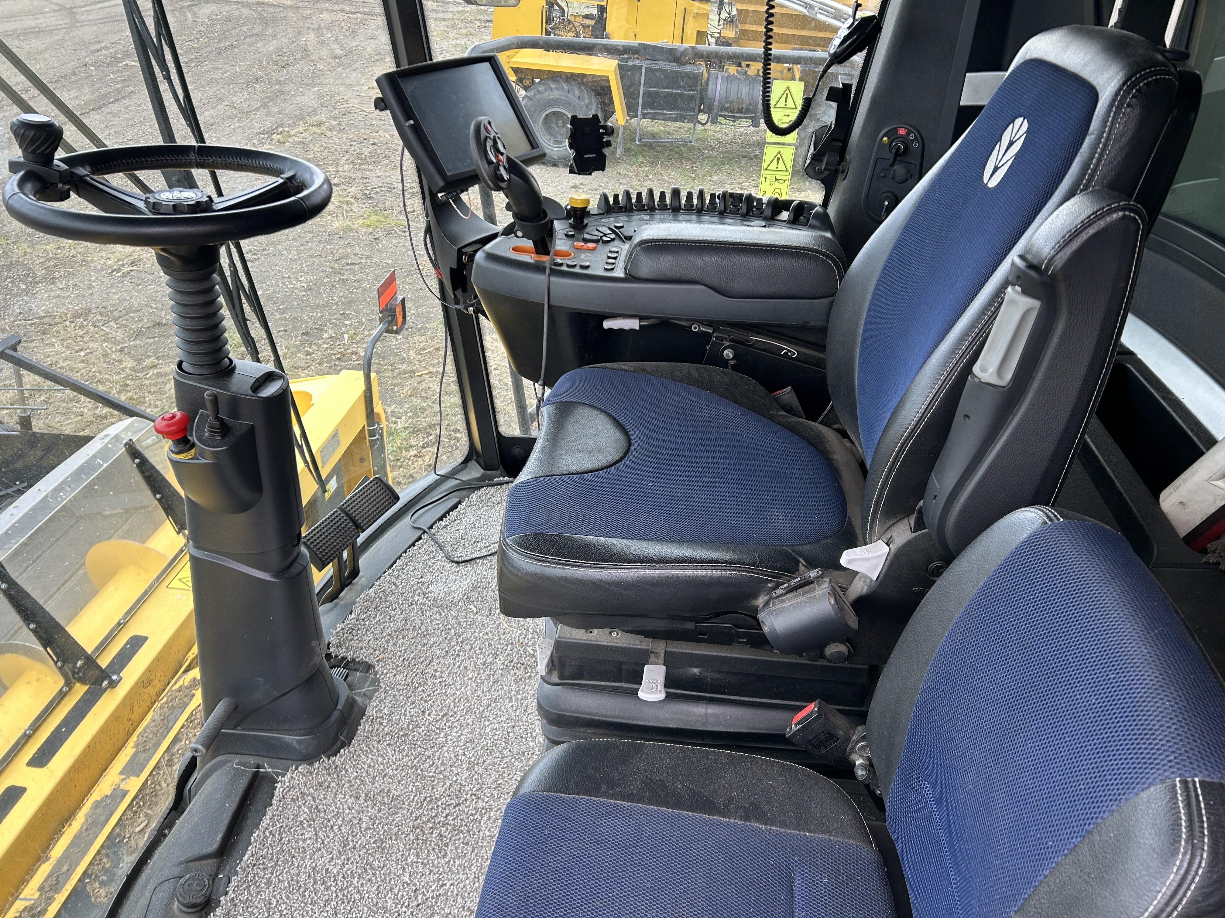 2022 New Holland CR9.90Z Combine