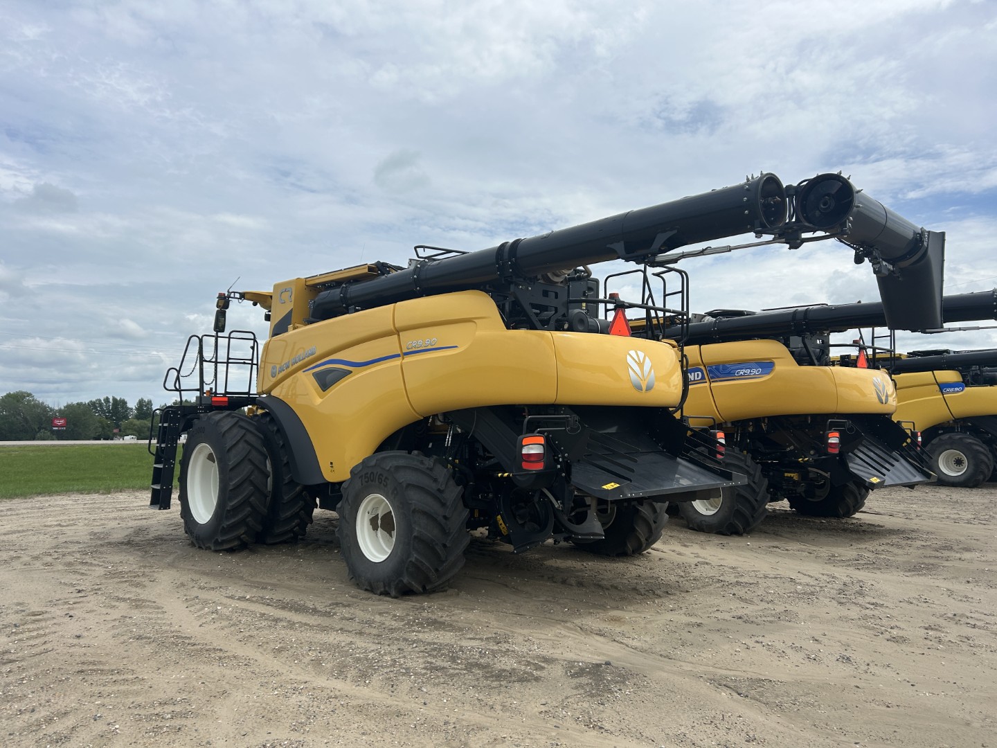 2025 New Holland CR9.90Z Combine