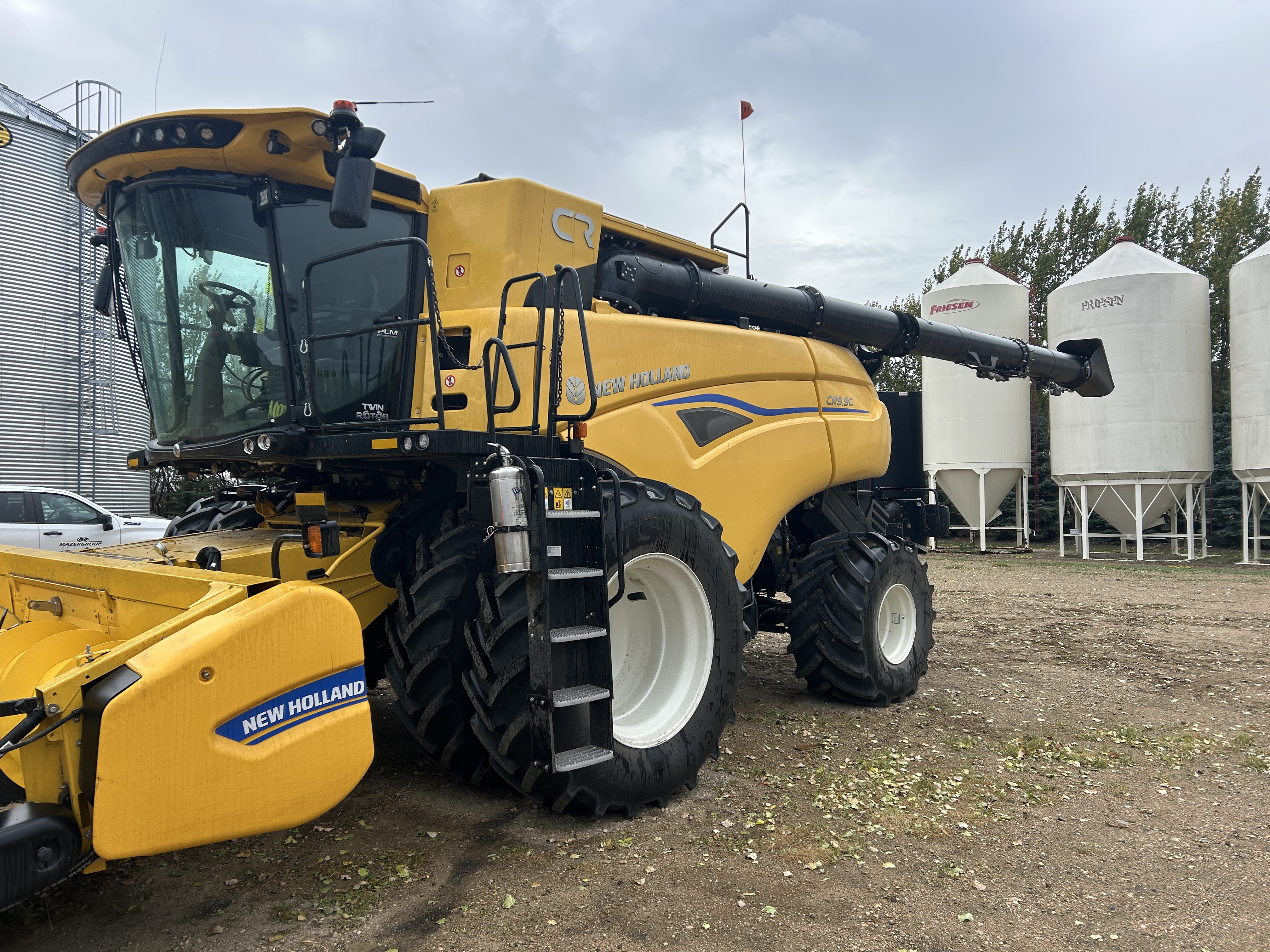 2025 New Holland CR9.90Z Combine