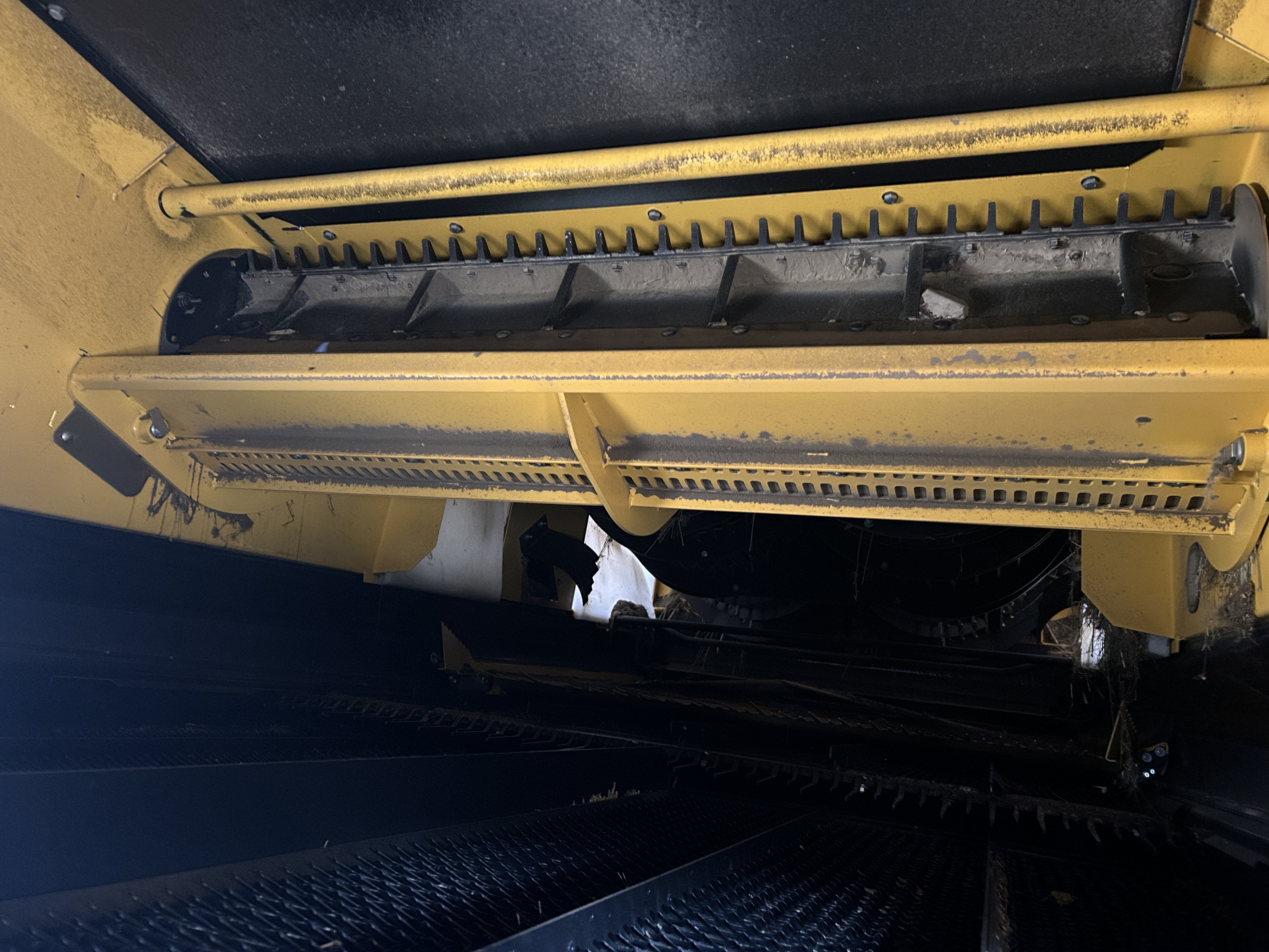 2025 New Holland CR9.90Z Combine