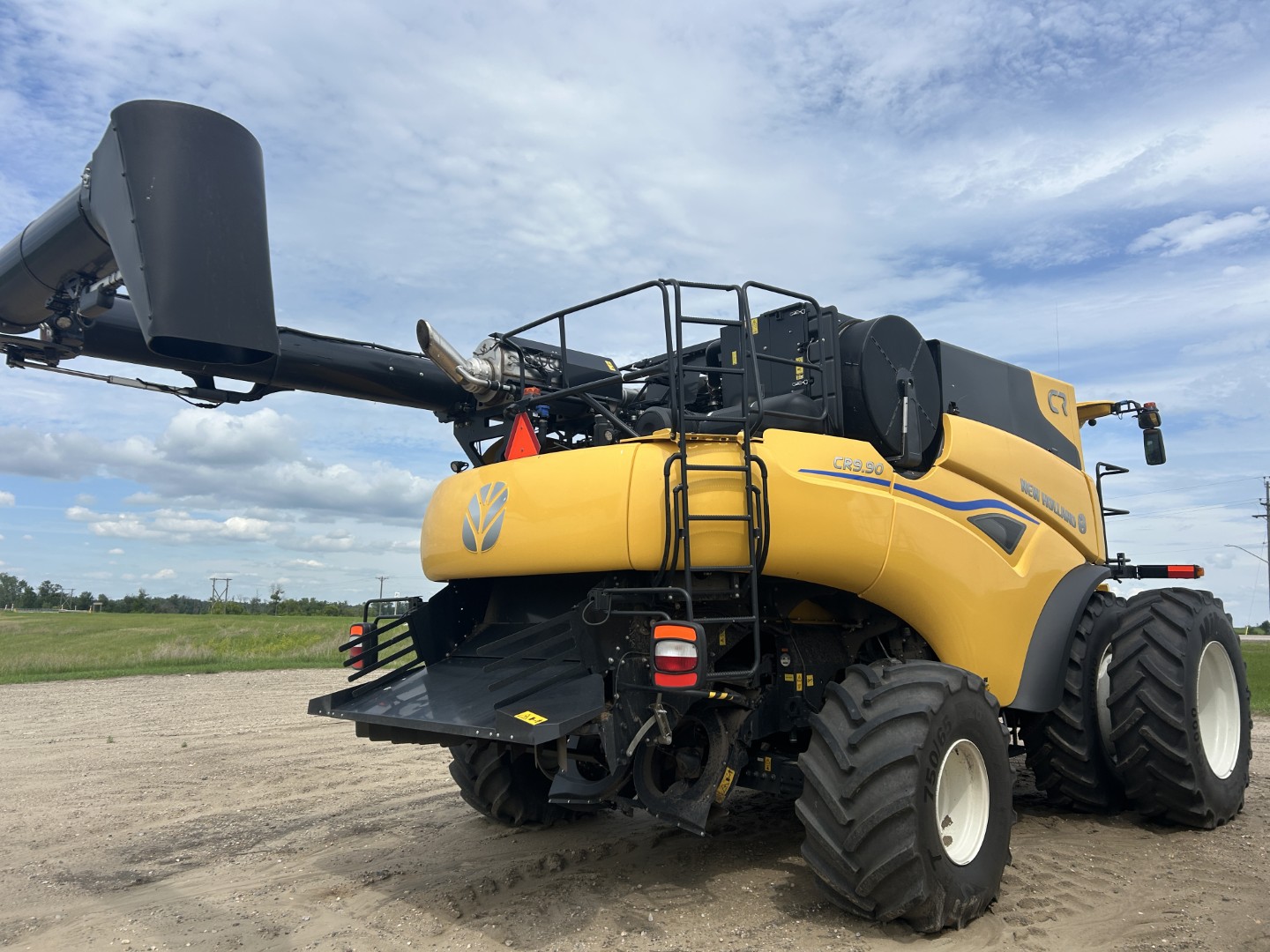 2025 New Holland CR9.90Z Combine