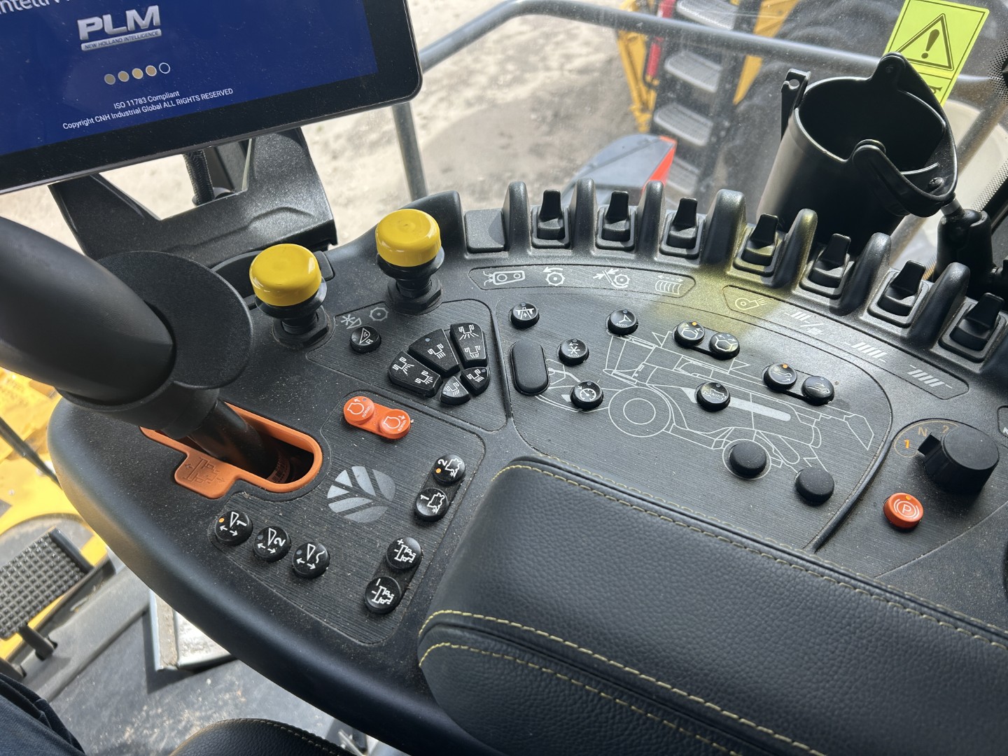 2025 New Holland CR9.90Z Combine