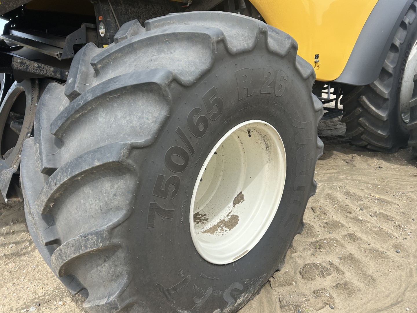 2025 New Holland CR9.90Z Combine
