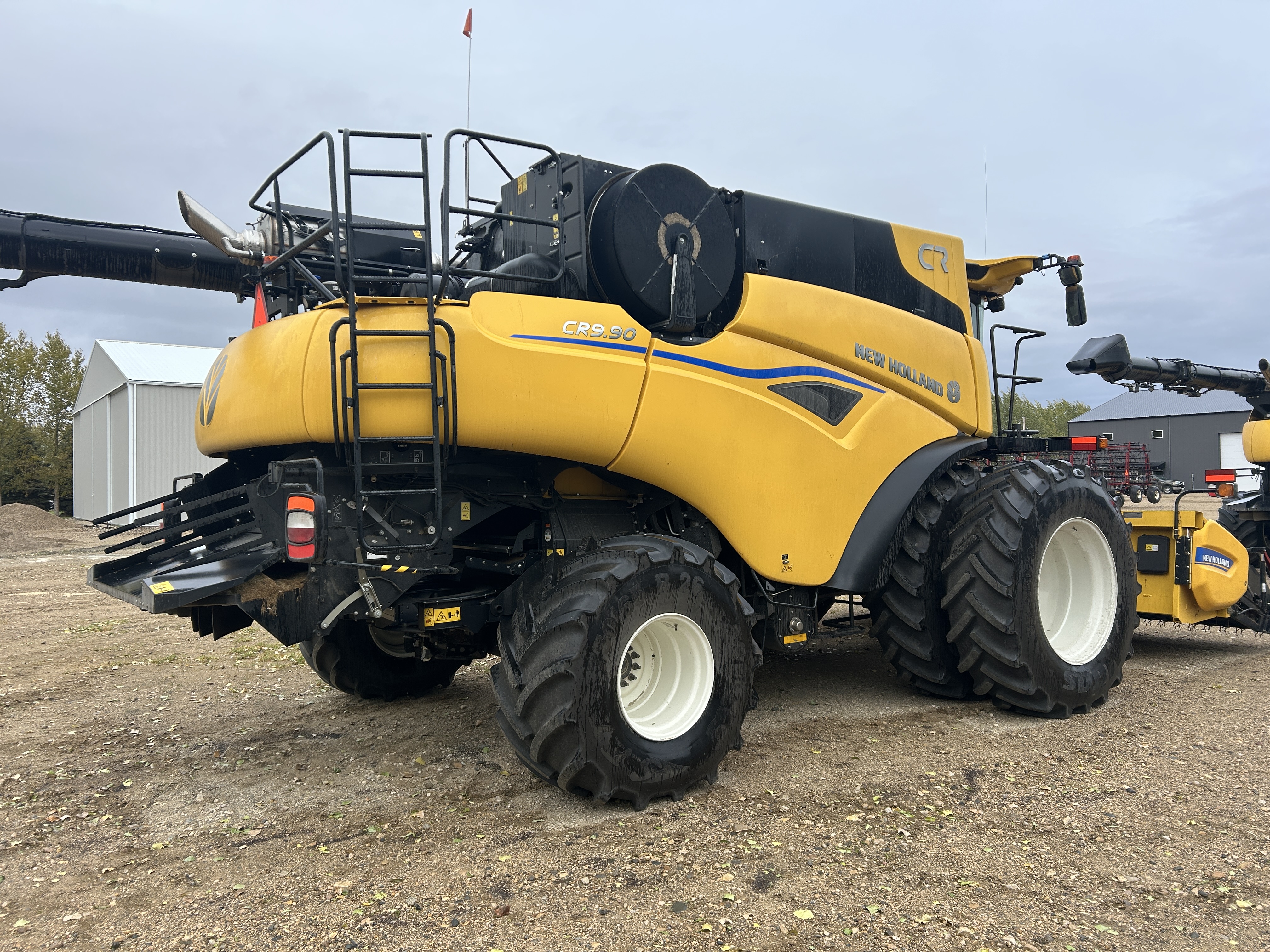 2025 New Holland CR9.90Z Combine