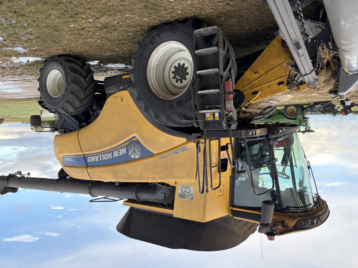 2020 New Holland CR8.90Z Combine