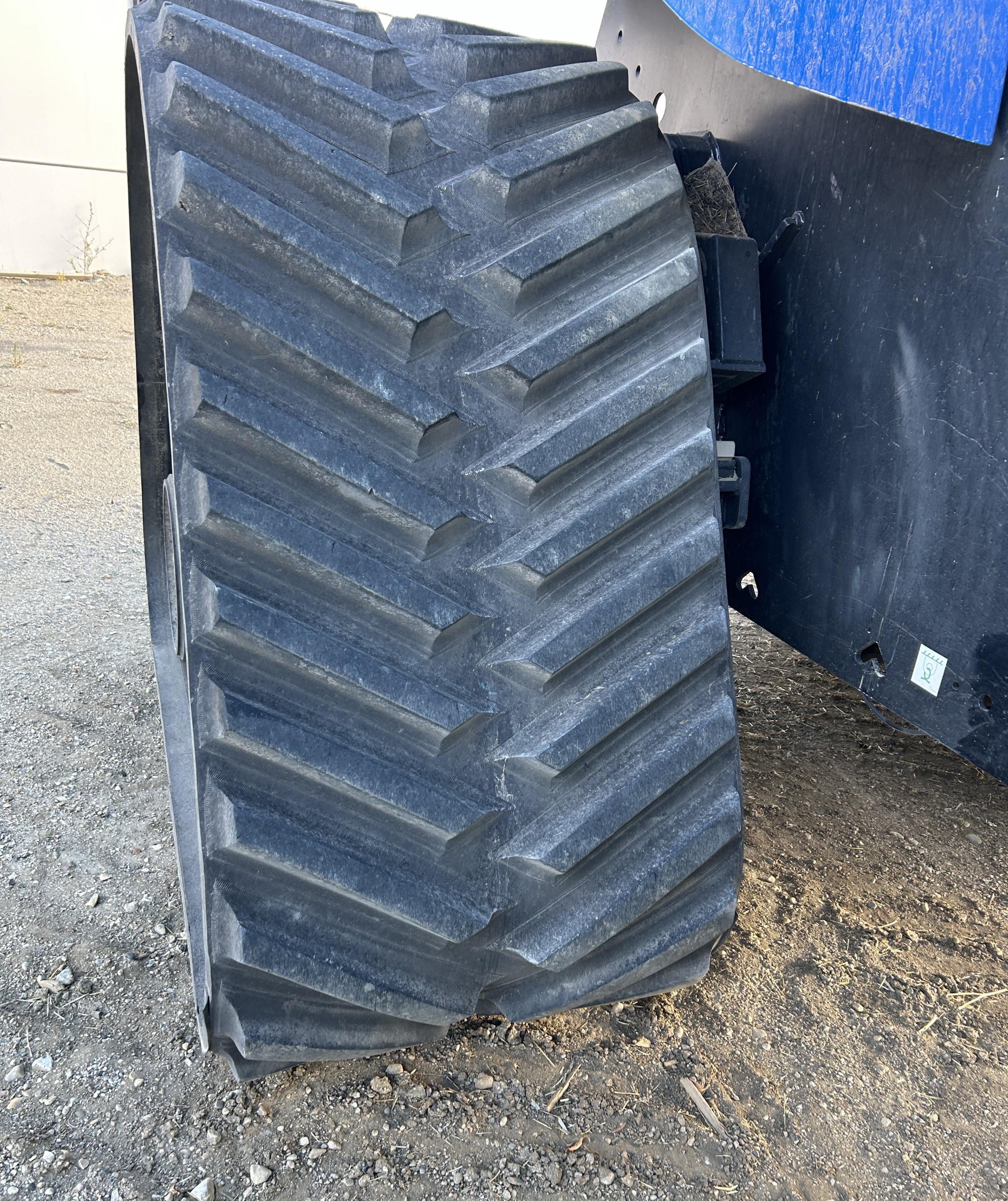 2023 New Holland T9.645 Tractor Rubber Track