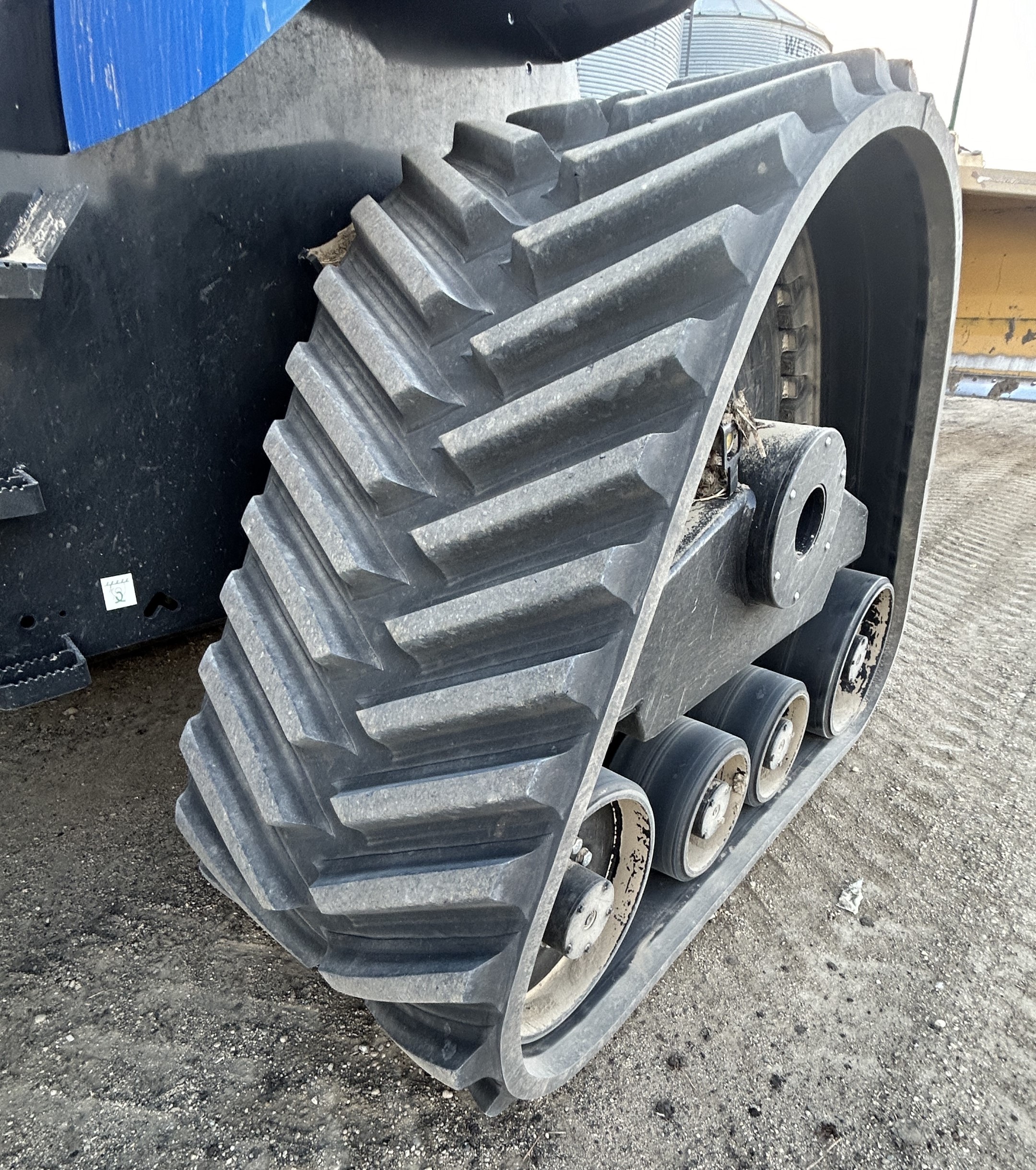 2023 New Holland T9.700 Tractor Rubber Track