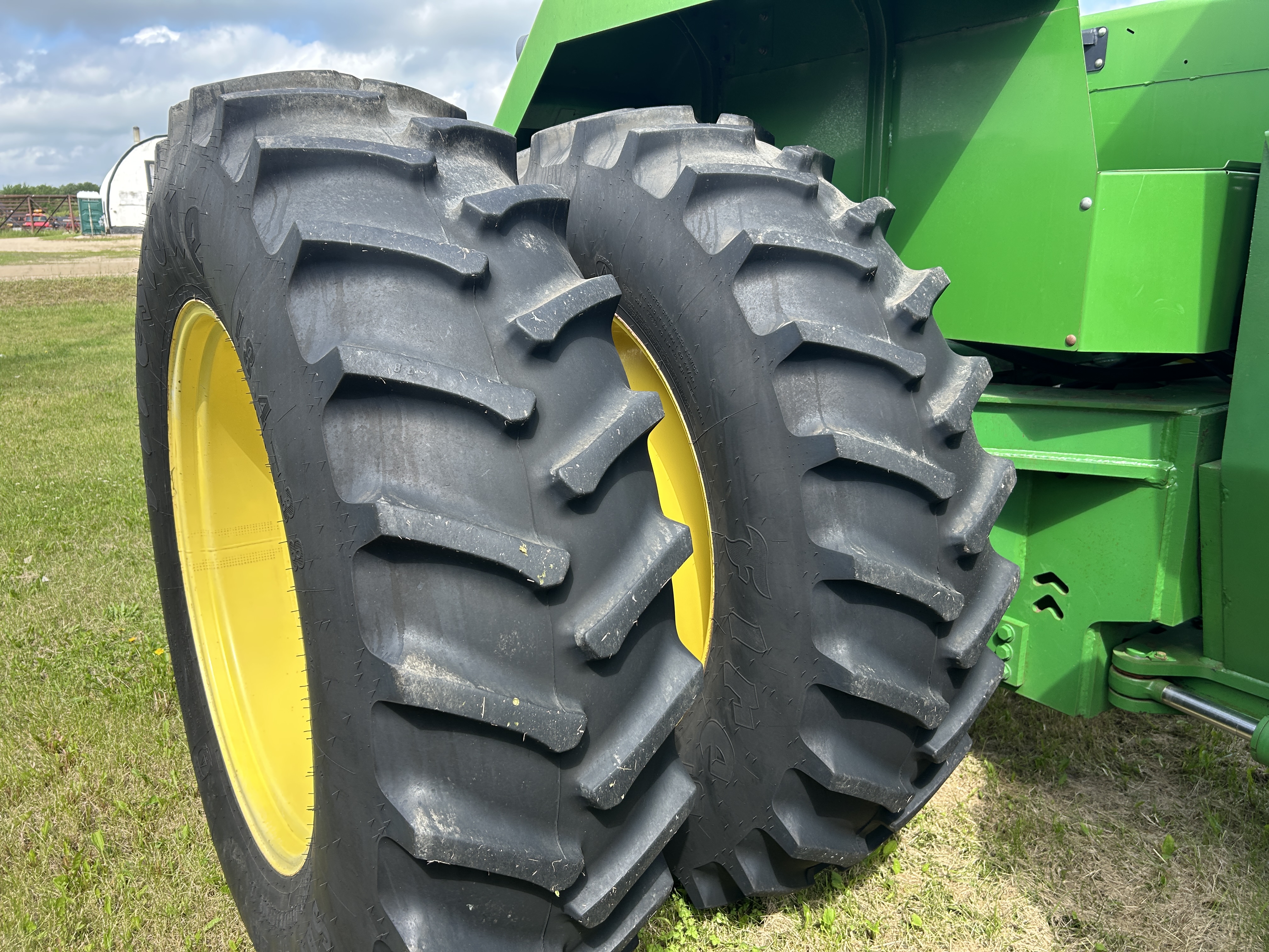 1992 John Deere 8560 Tractor 4WD