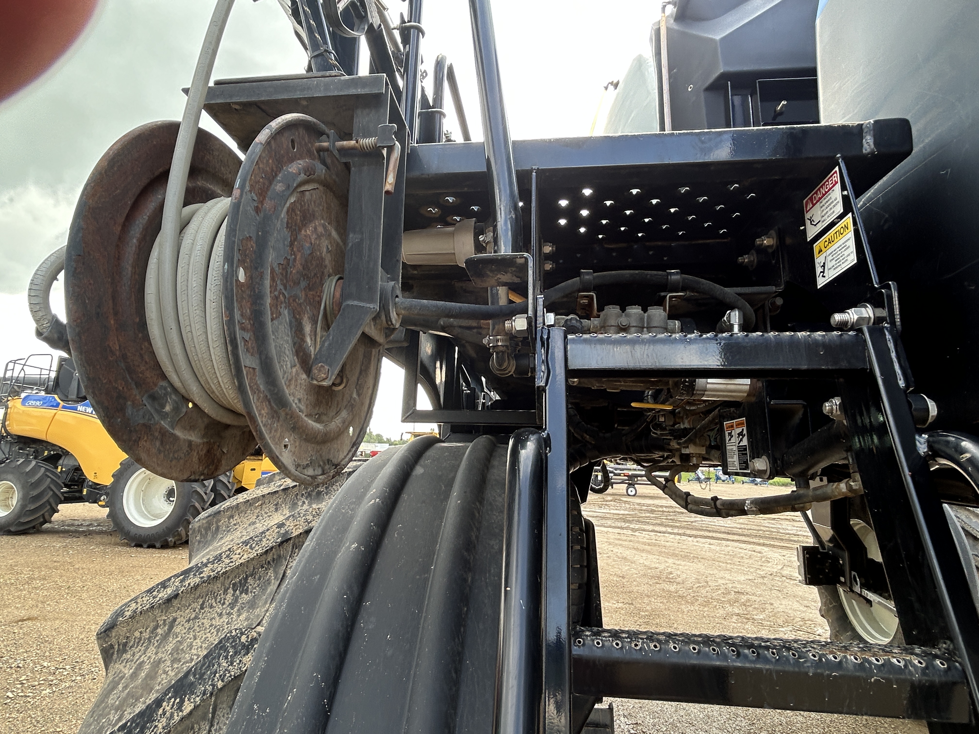 2011 New Holland SP.240F Sprayer/High Clearance