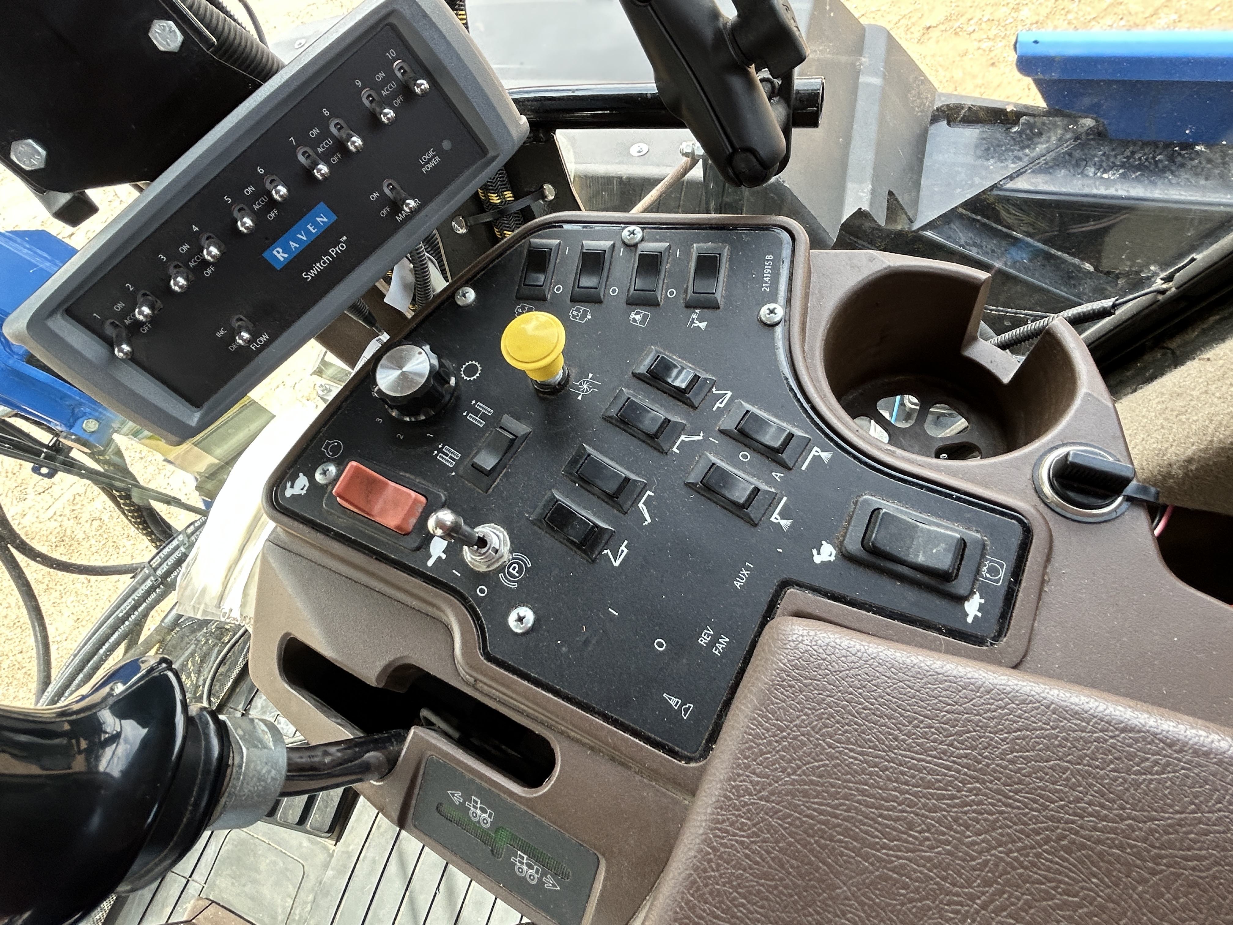 2011 New Holland SP.240F Sprayer/High Clearance