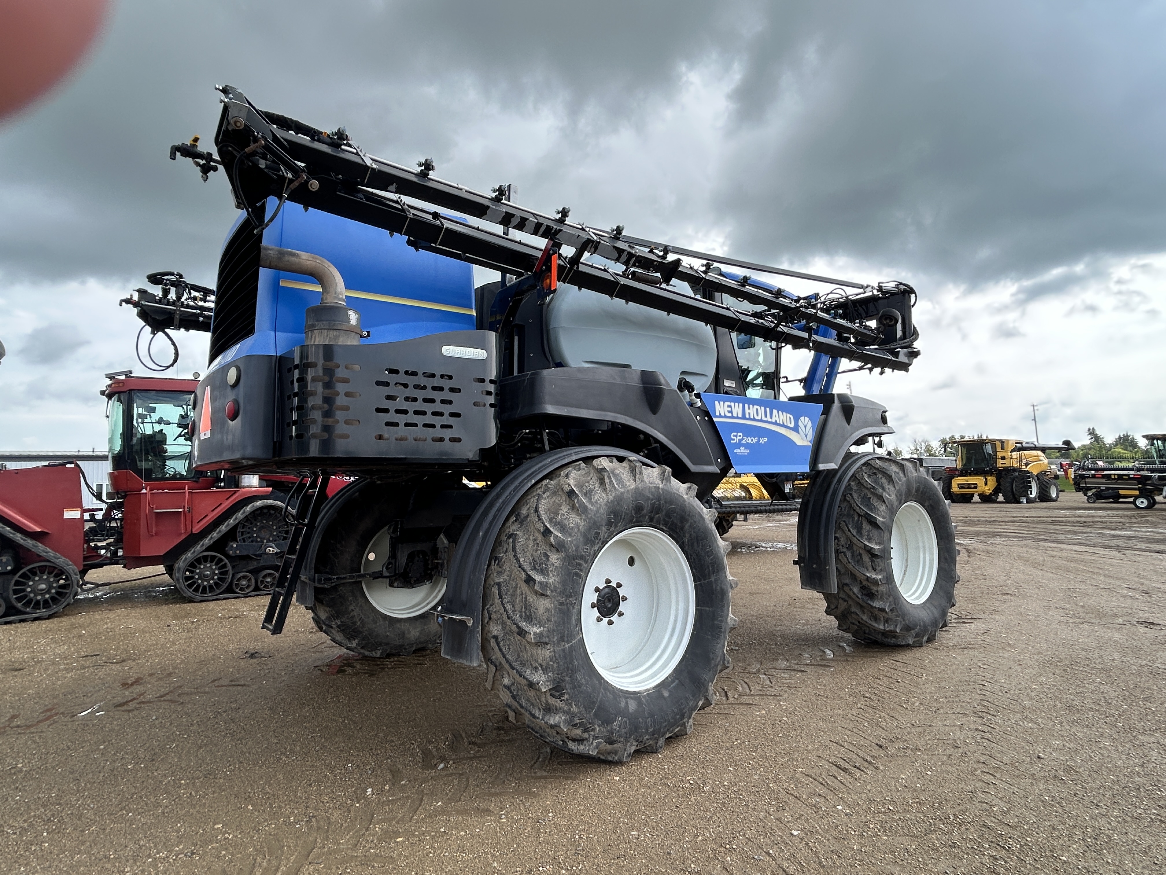 2011 New Holland SP.240F Sprayer/High Clearance