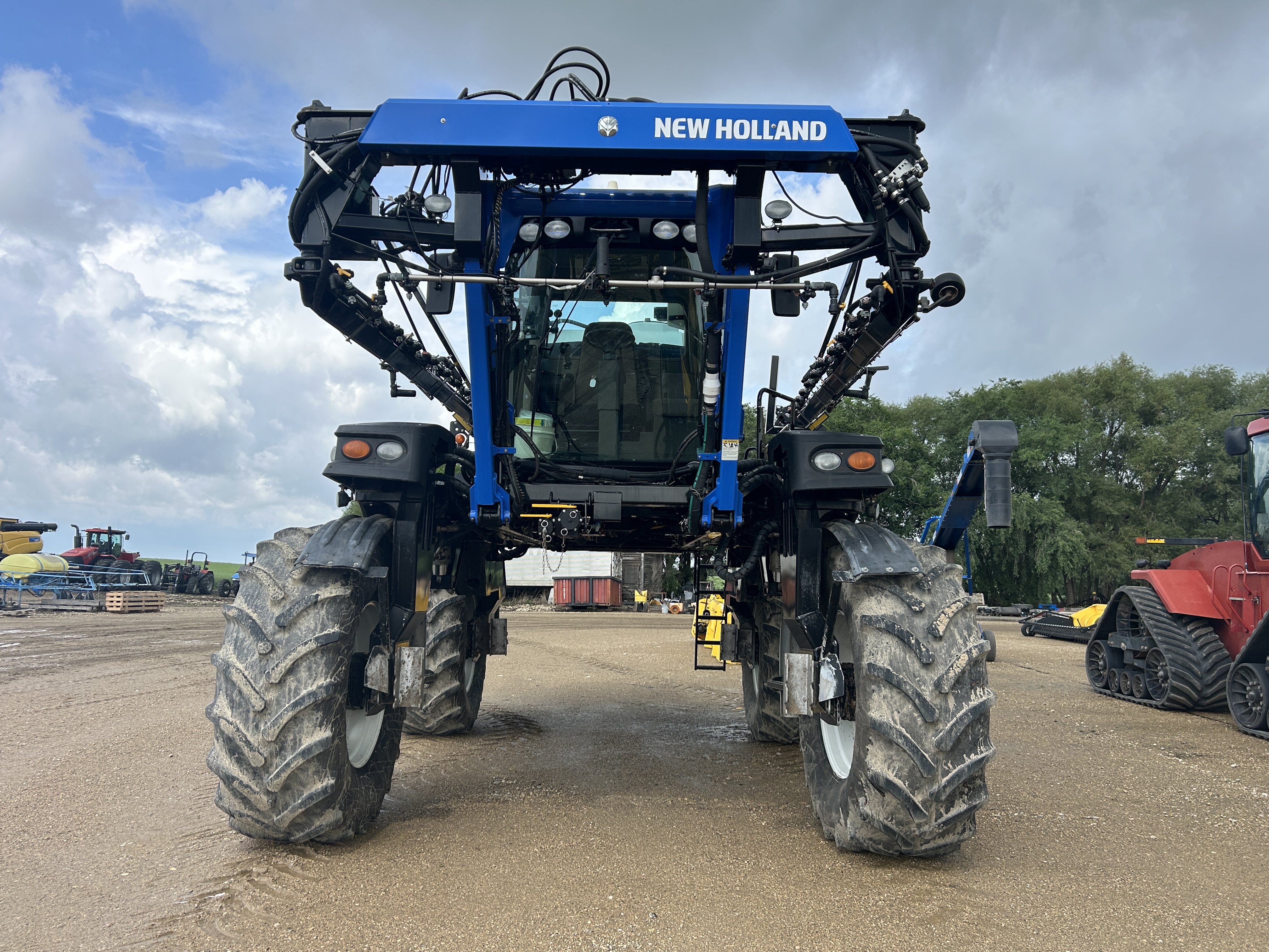 2011 New Holland SP.240F Sprayer/High Clearance