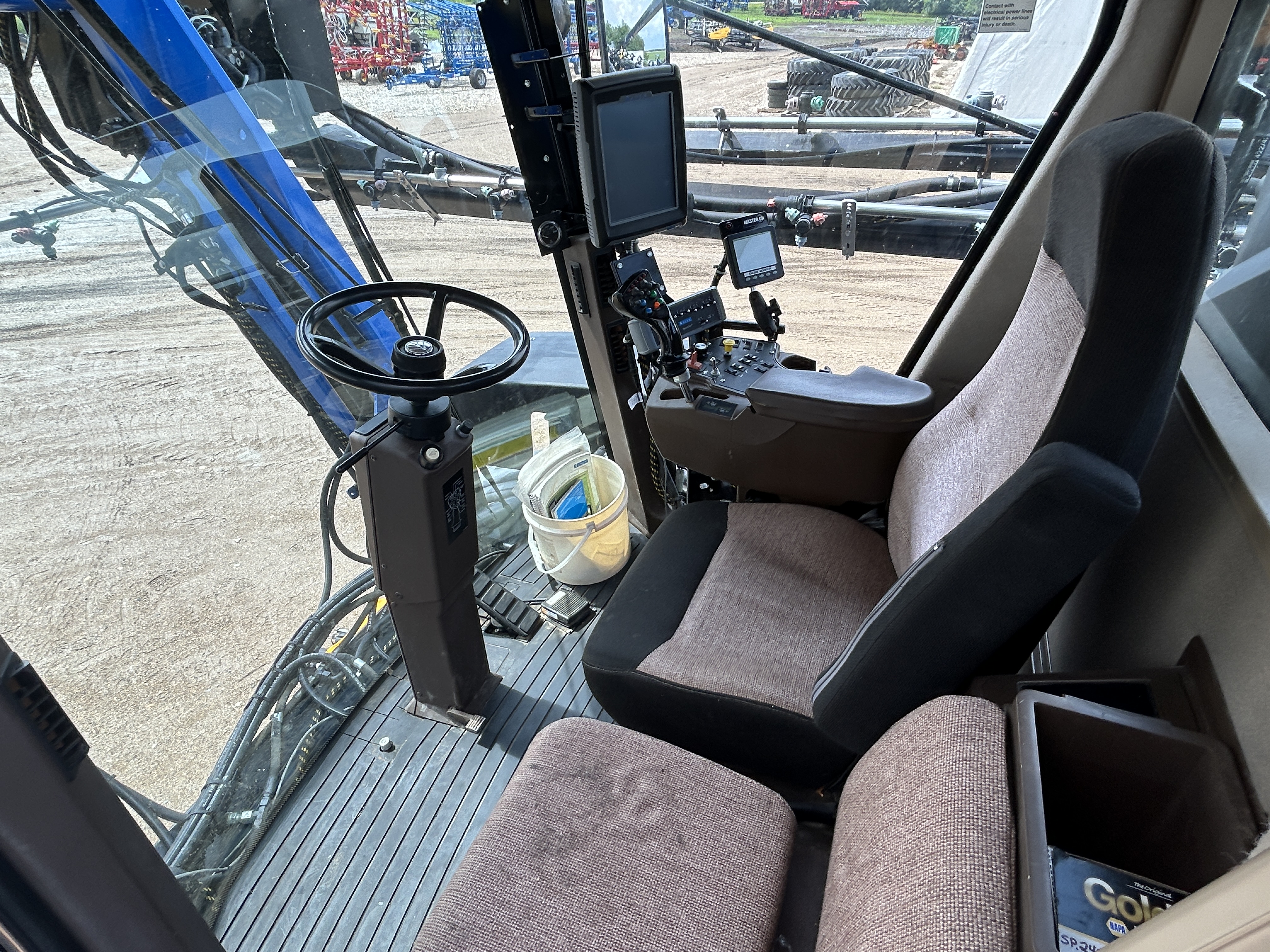 2011 New Holland SP.240F Sprayer/High Clearance