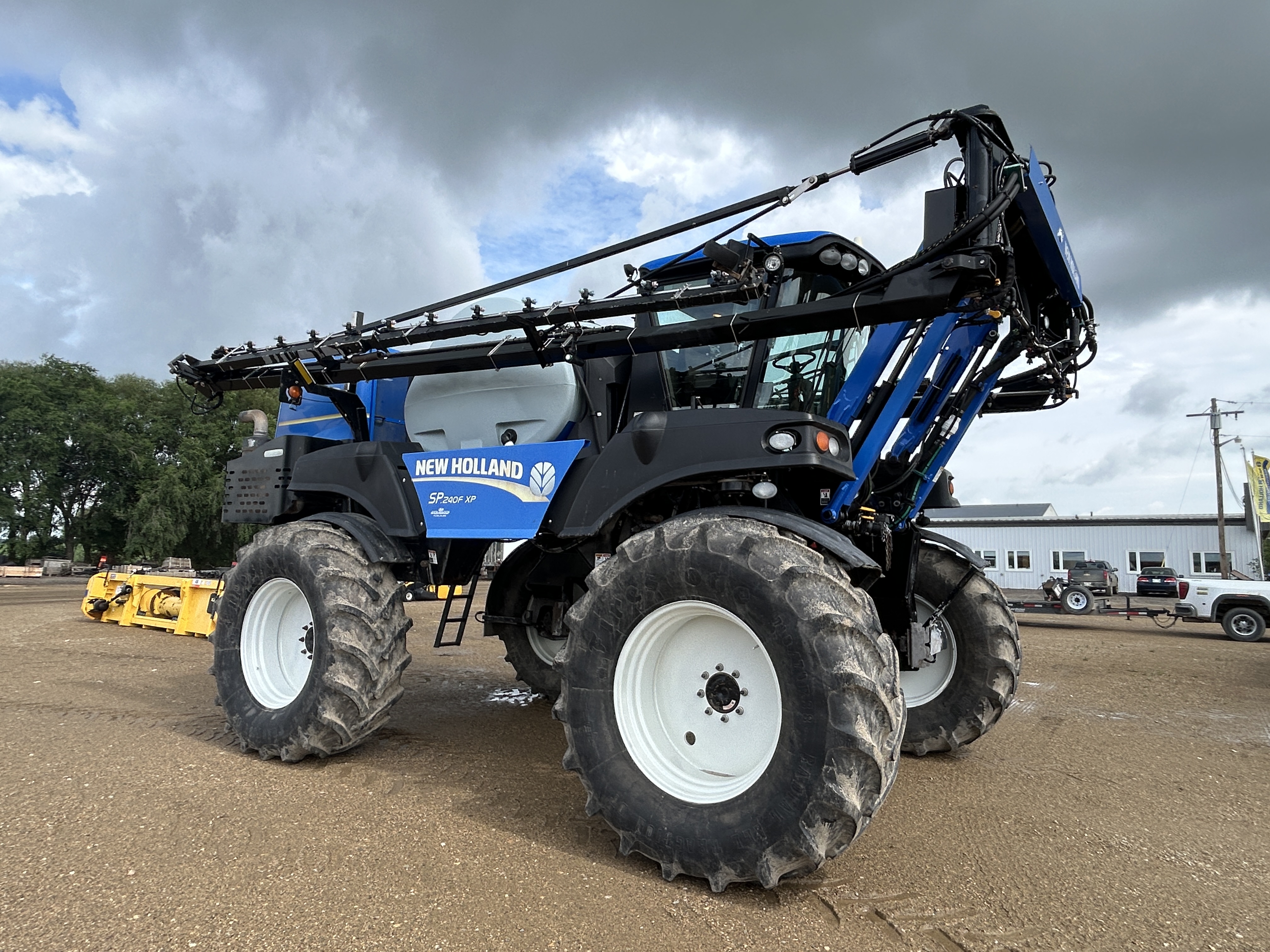 2011 New Holland SP.240F Sprayer/High Clearance
