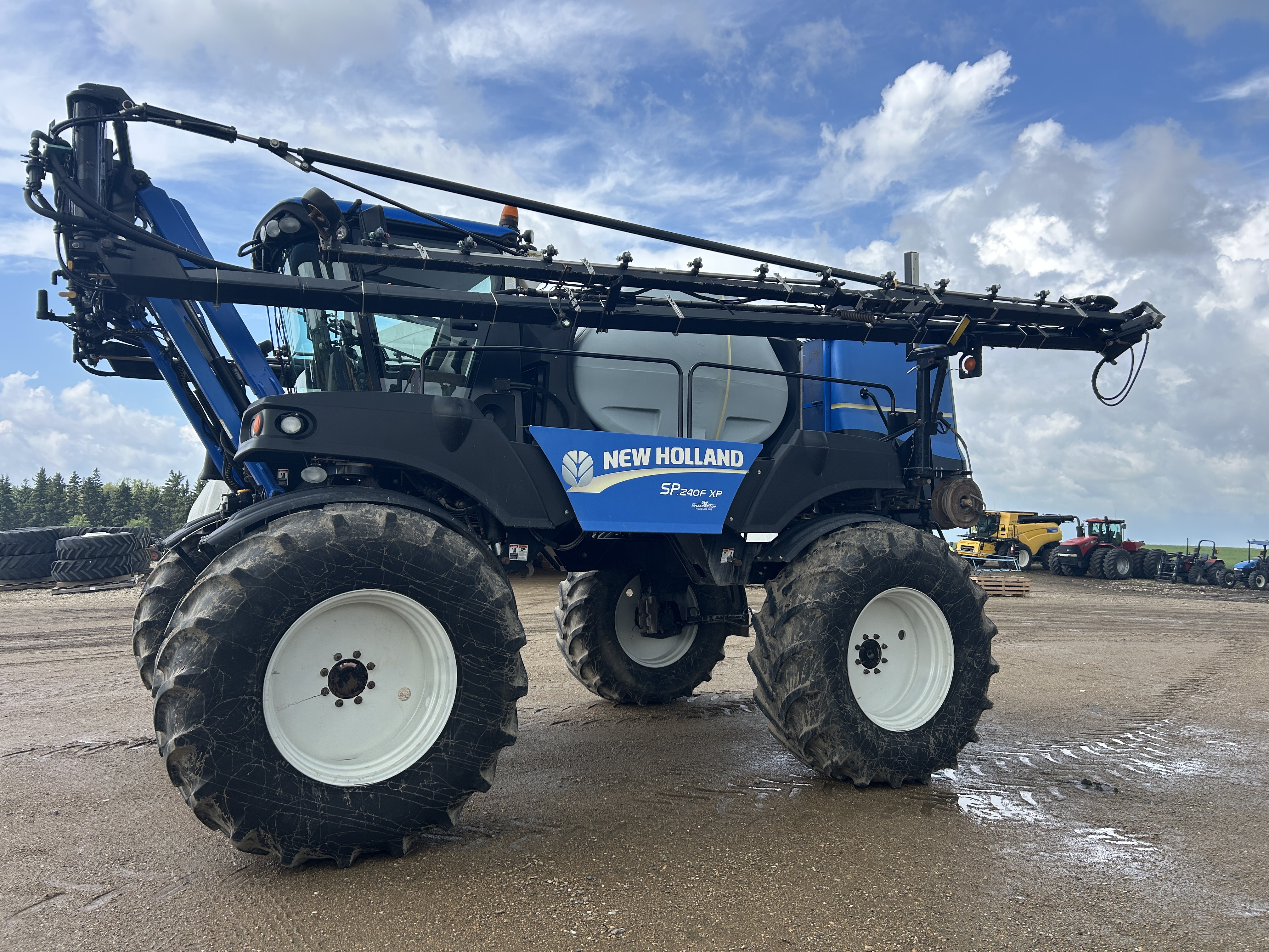 2011 New Holland SP.240F Sprayer/High Clearance