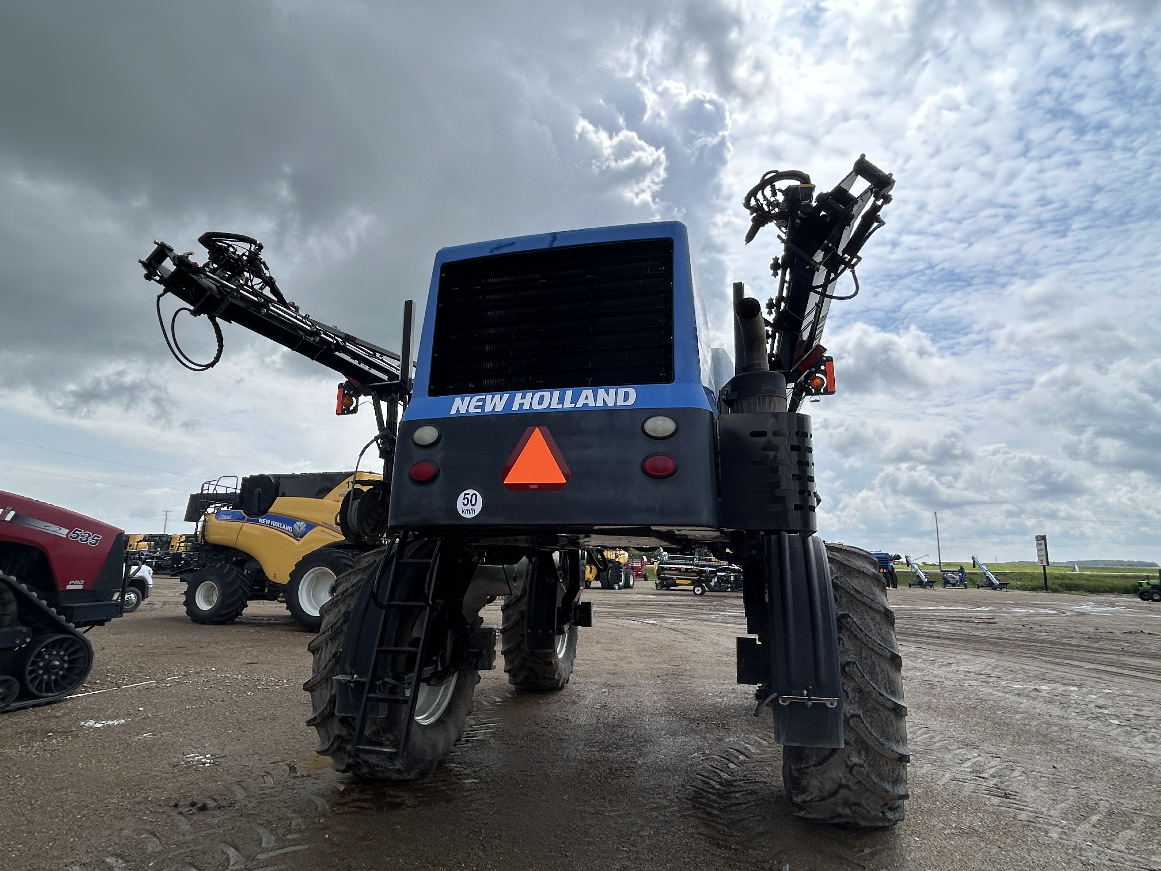 2011 New Holland SP.240F Sprayer/High Clearance