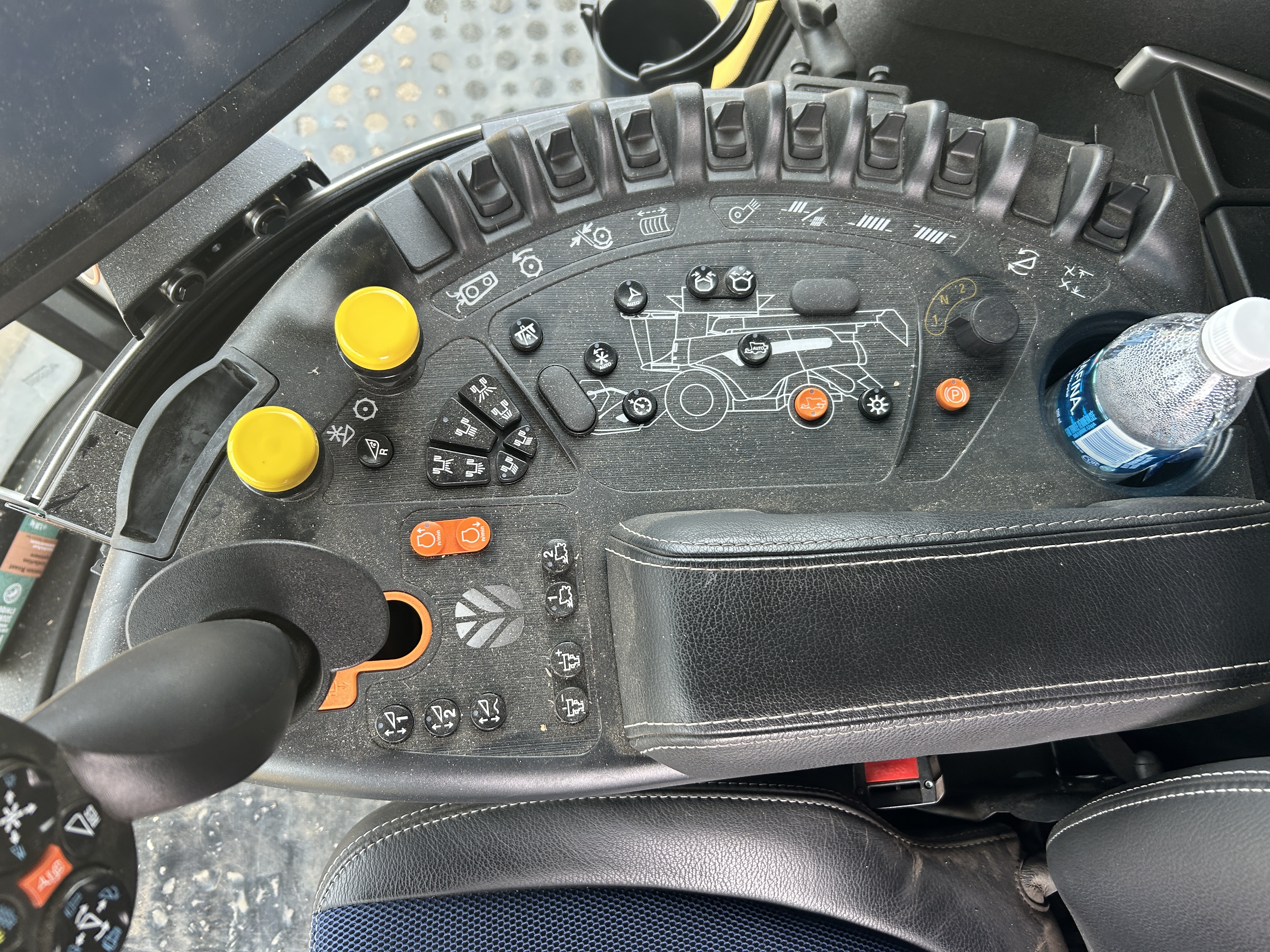 2023 New Holland CR9.90Z Combine