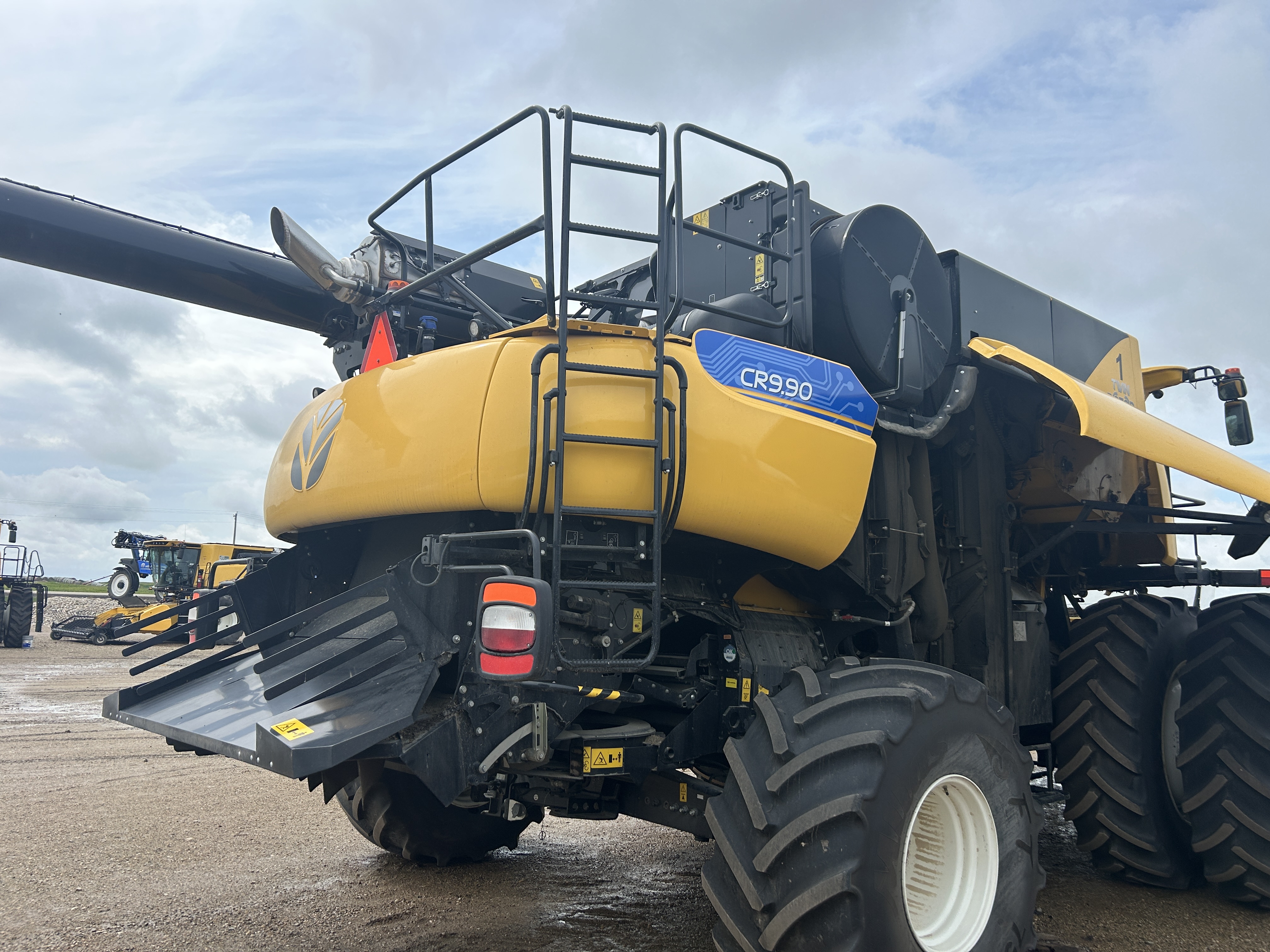 2023 New Holland CR9.90Z Combine