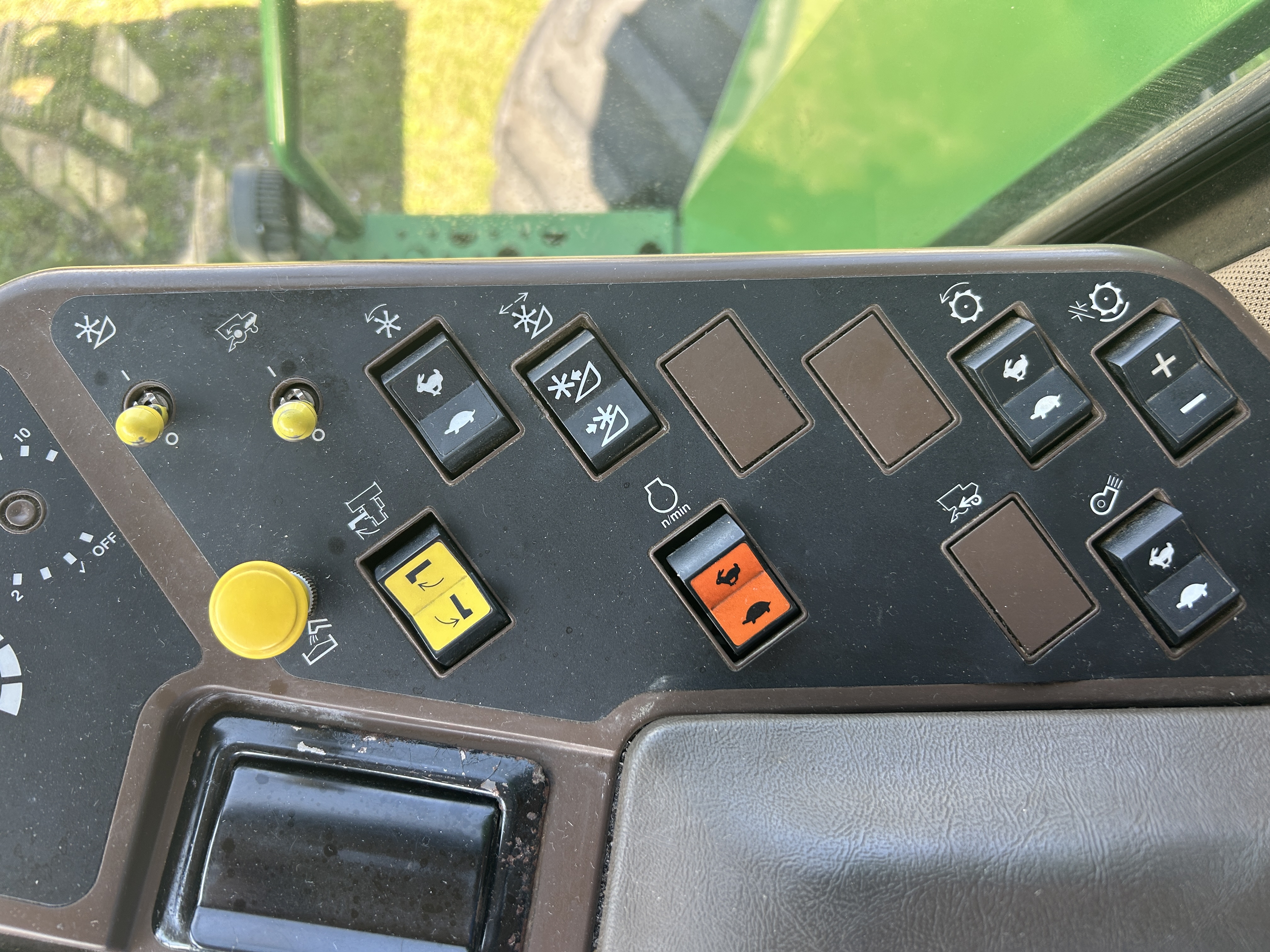 1993 John Deere 9600 Combine