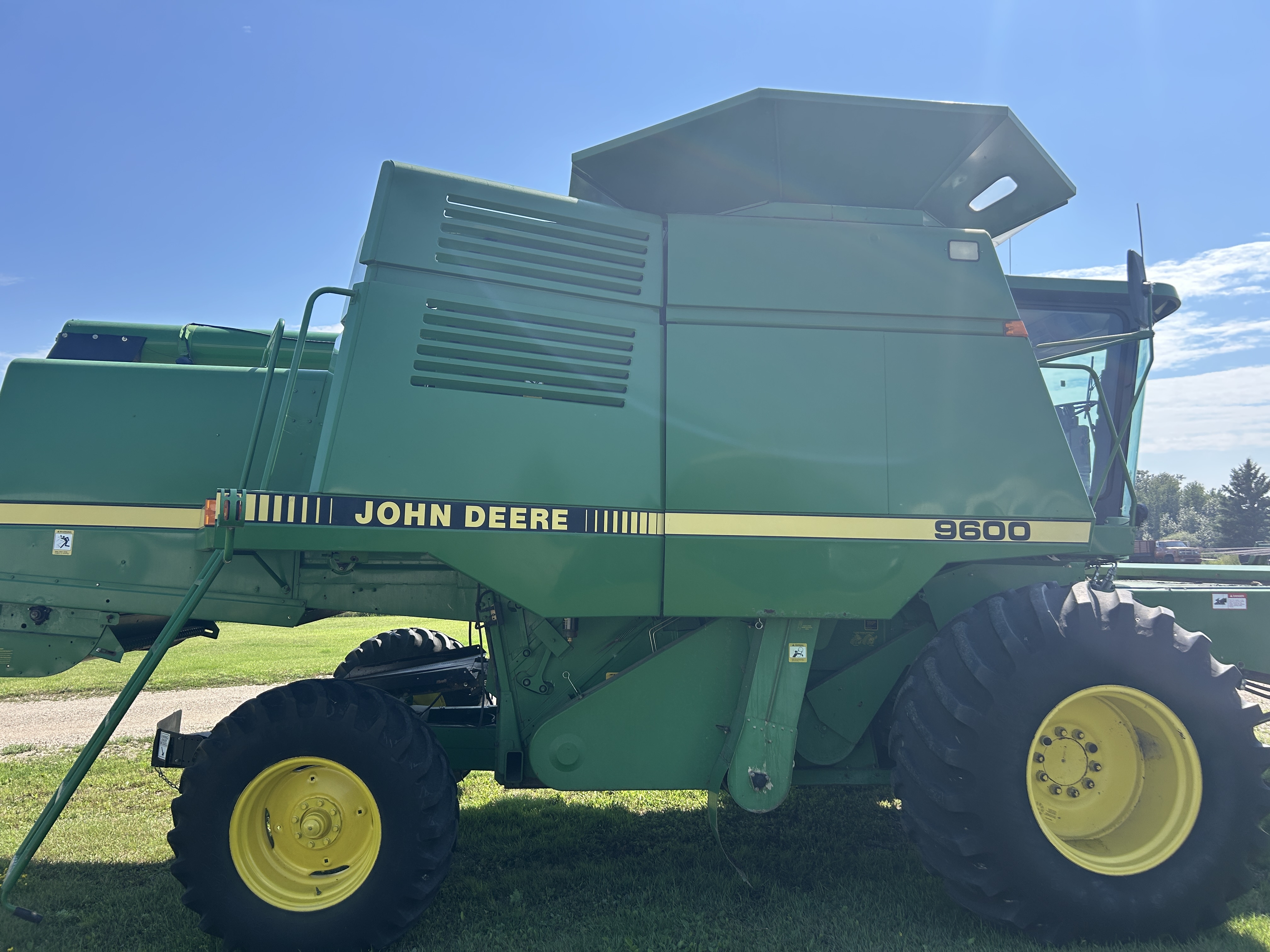 1993 John Deere 9600 Combine