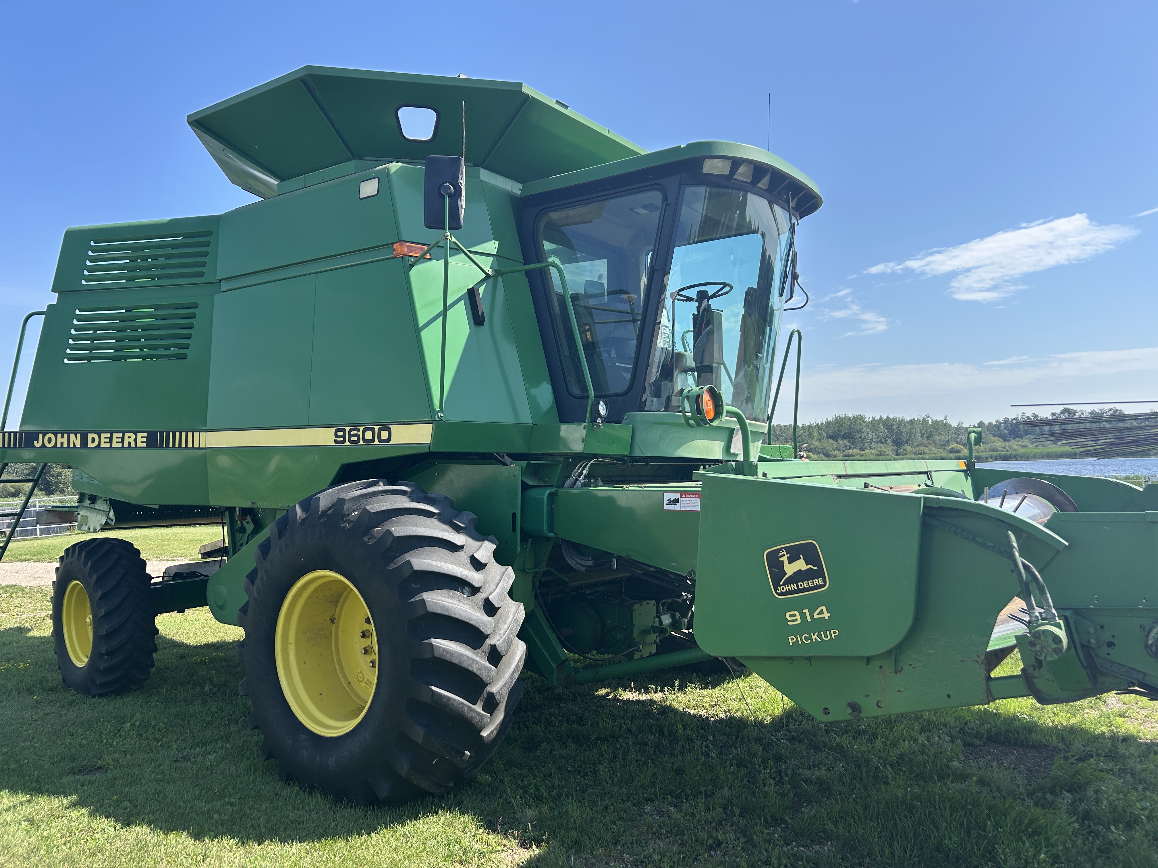 1993 John Deere 9600 Combine