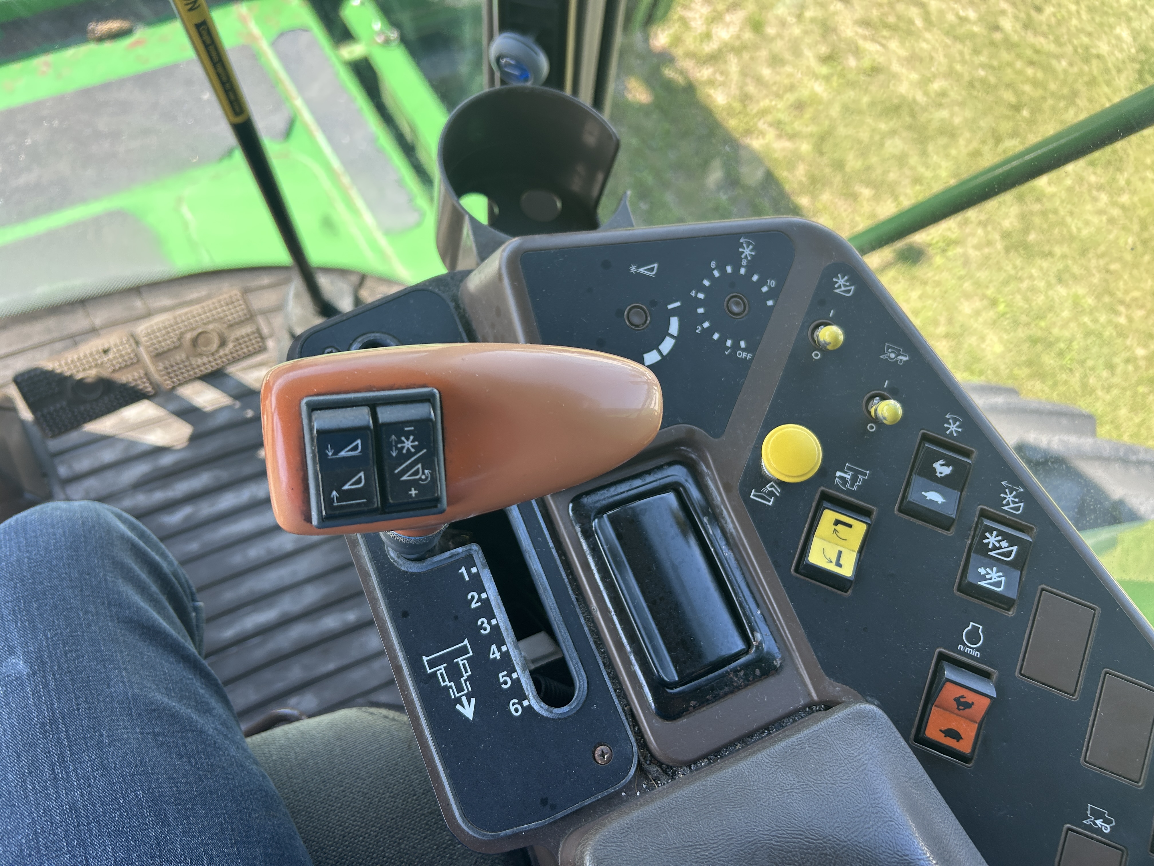 1993 John Deere 9600 Combine